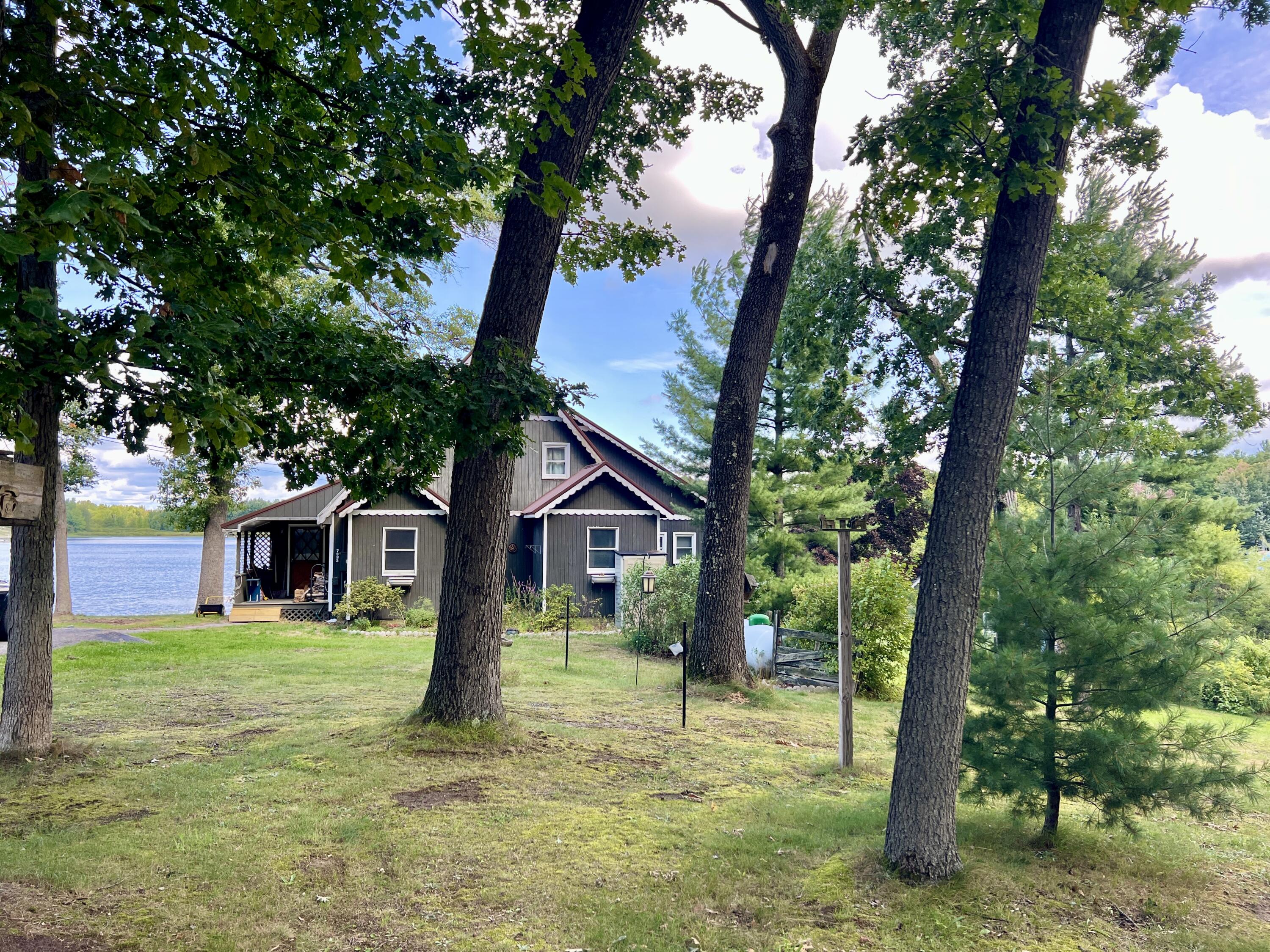 7832 E Us Highway 10 Property Photo 2