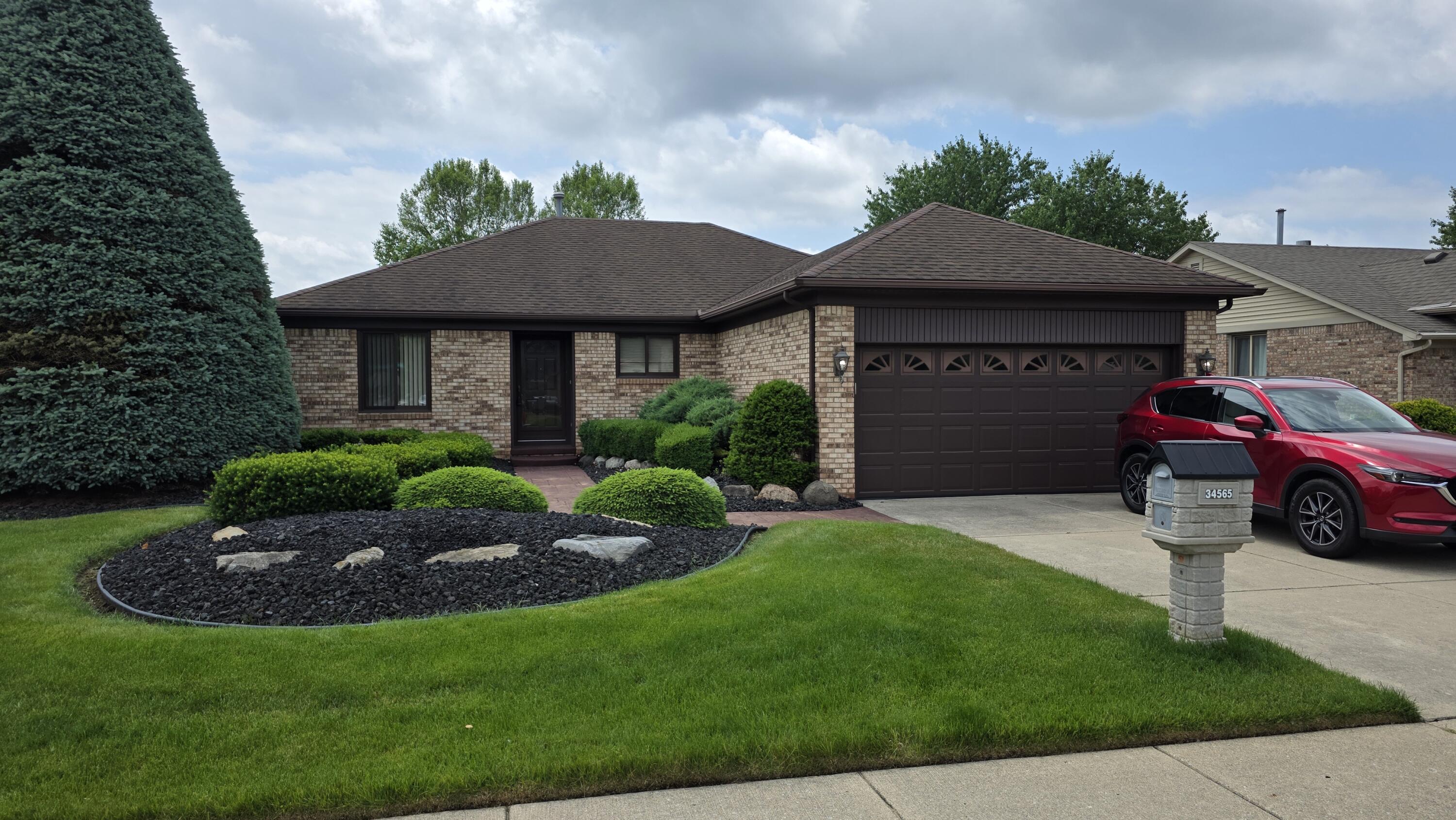 34565 Ann Arbor Trail Property Photo 1
