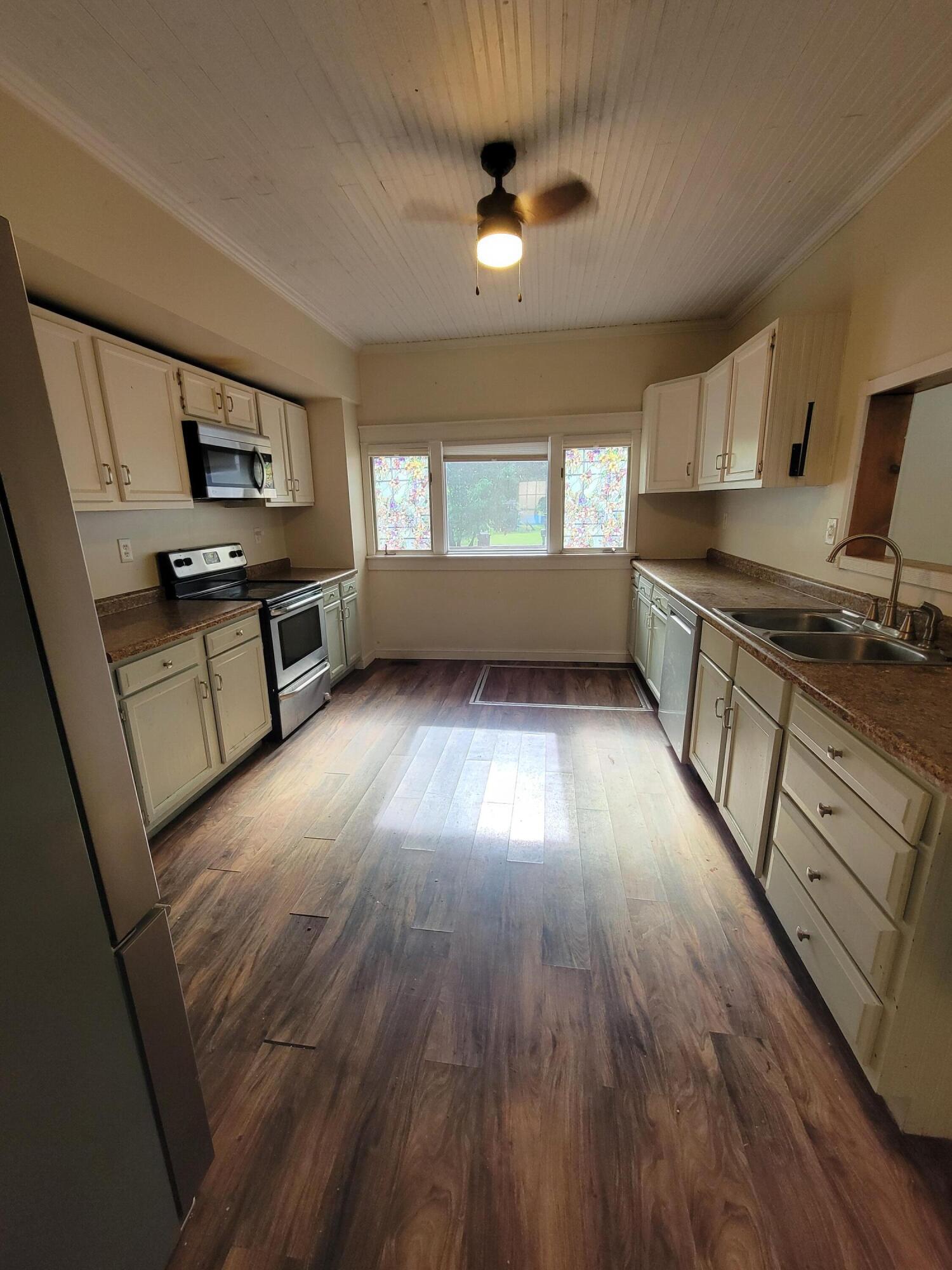 709 E Isham Street Property Photo 10