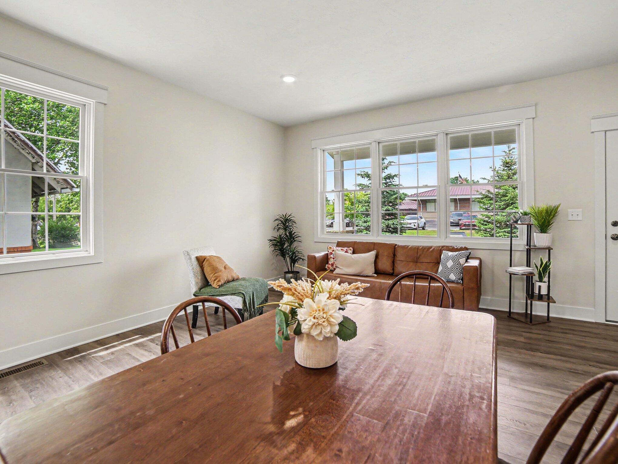 112 E Sheridan Street Property Photo 5