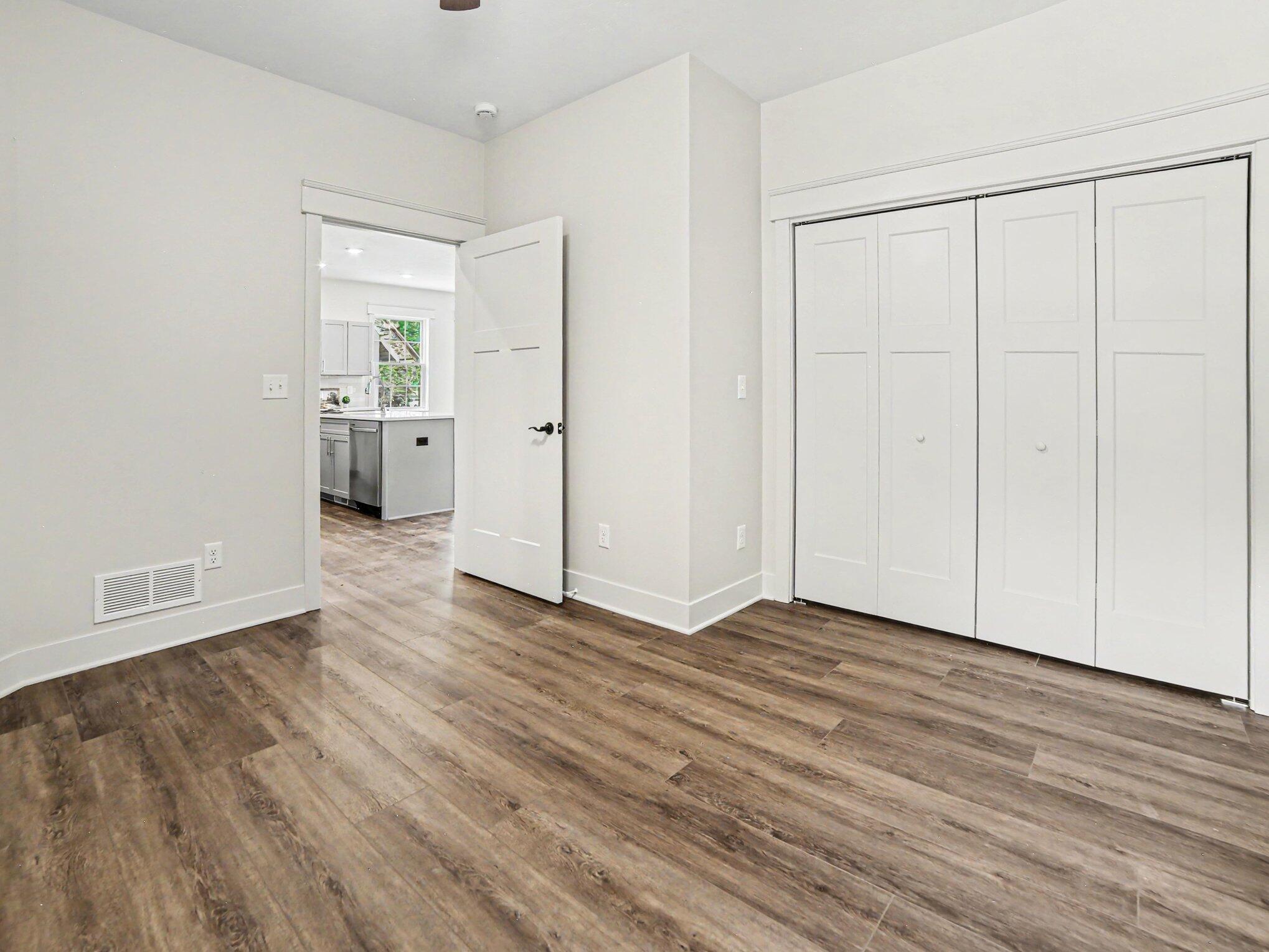 112 E Sheridan Street Property Photo 10