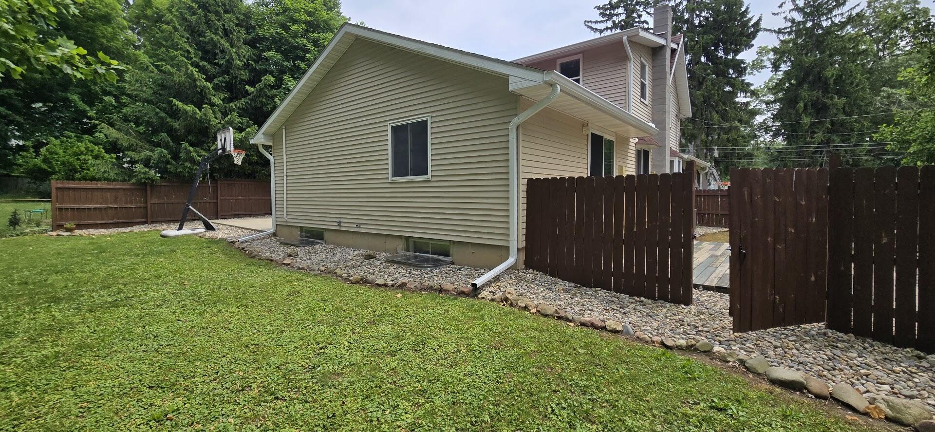 211 Forest Street Property Photo 5