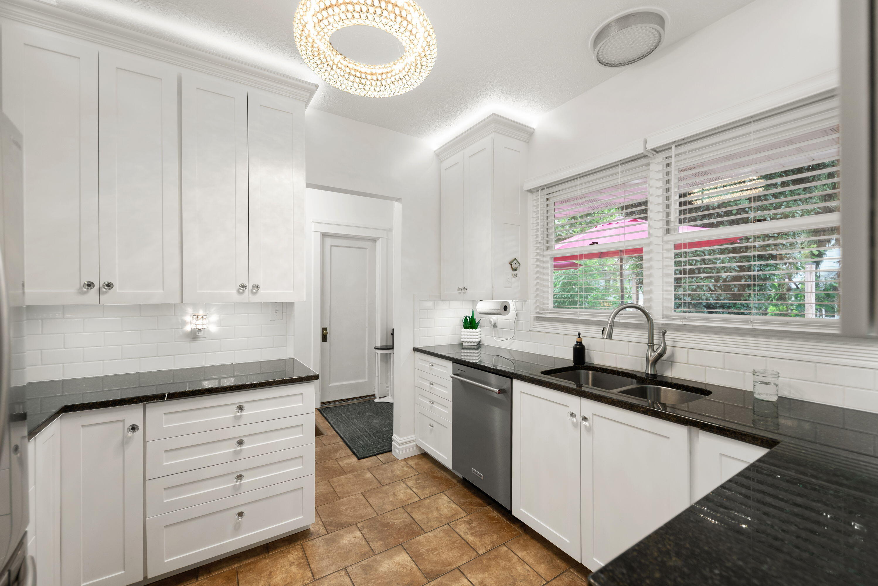 2 E Ash Street E Property Photo 23