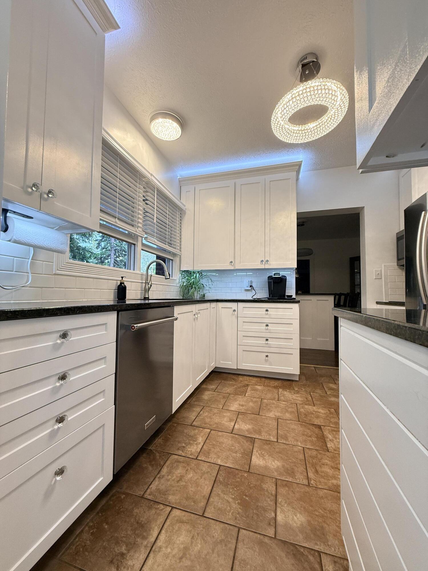 2 E Ash Street E Property Photo 25
