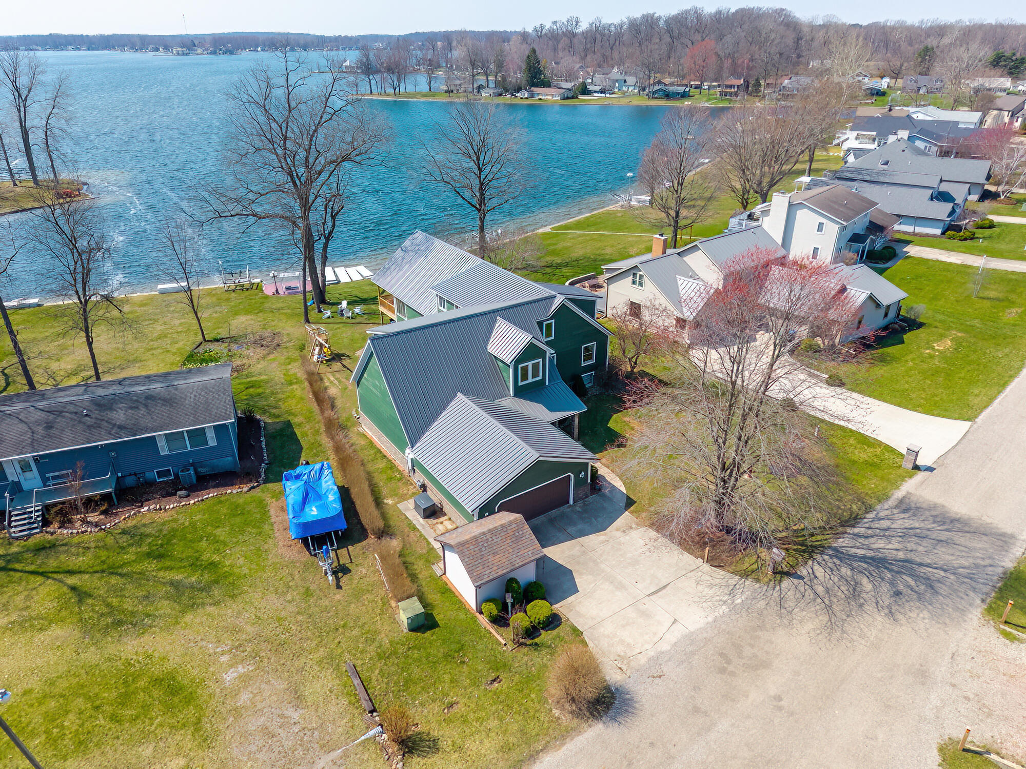 1064 Bayview Drive Property Photo 1