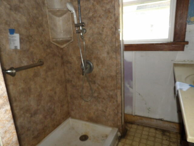709 S Main Street Property Photo 8
