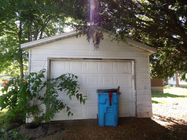 709 S Main Street Property Photo 14