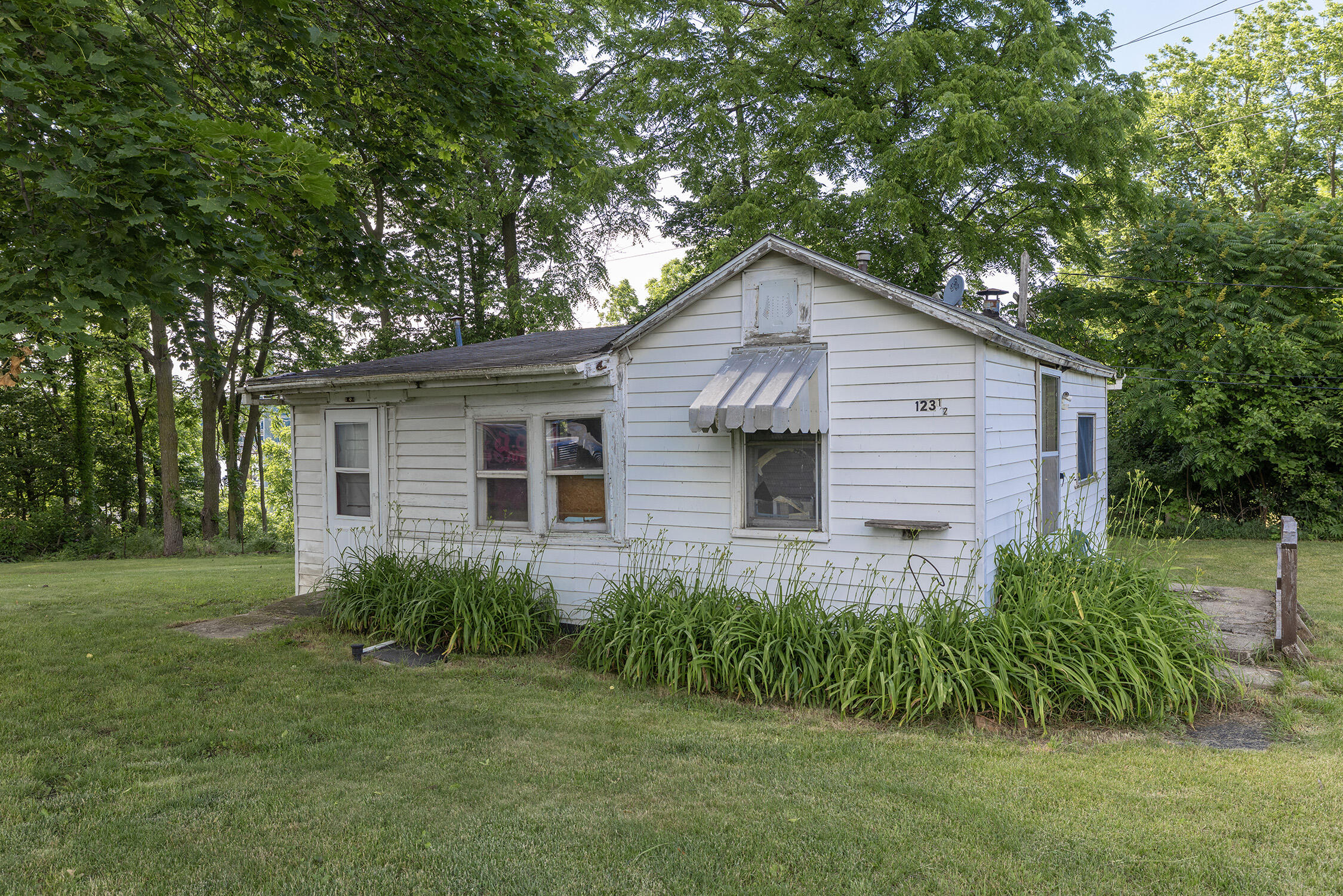 123 Hilltop Lane Property Photo 3