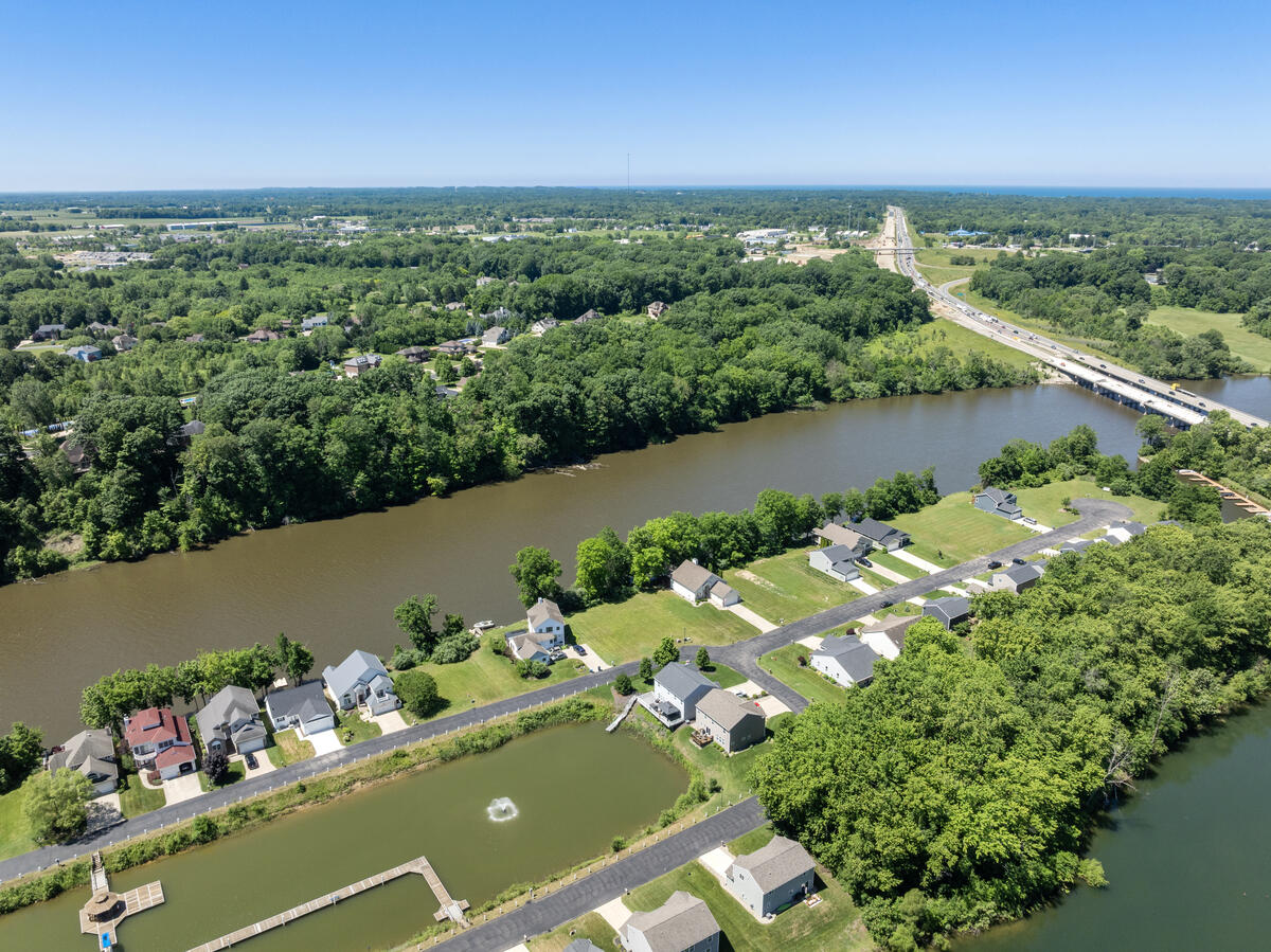 578 Swan River Drive Property Photo 4