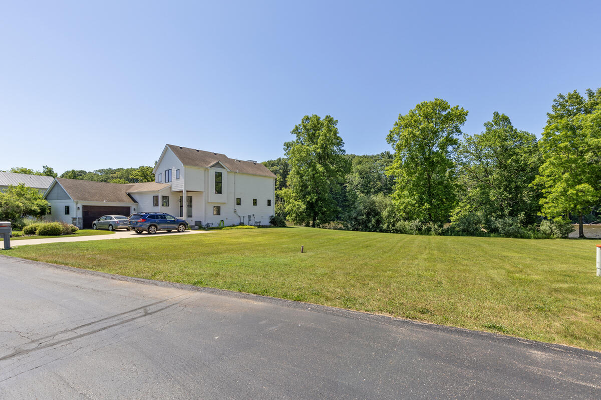 578 Swan River Drive Property Photo 6