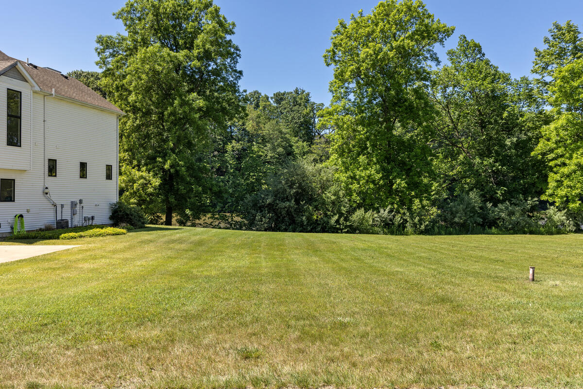 578 Swan River Drive Property Photo 7