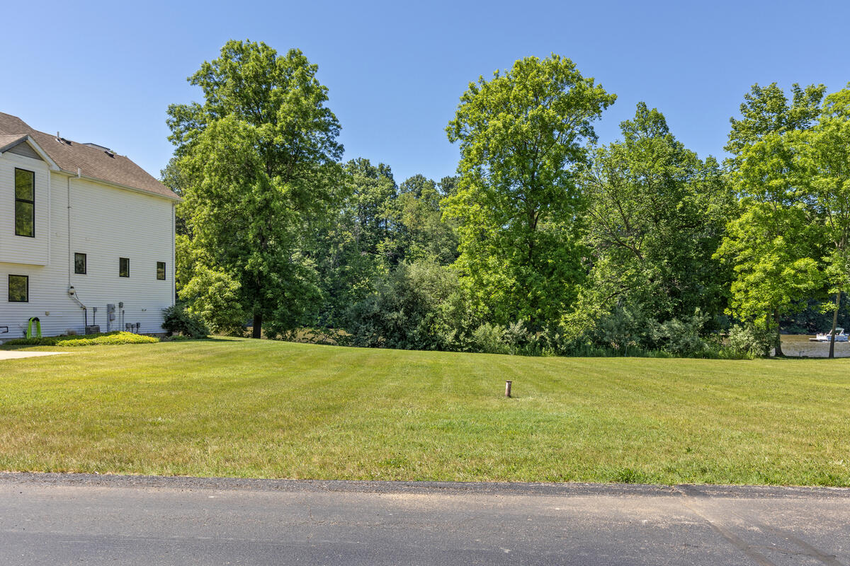 578 Swan River Drive Property Photo 8
