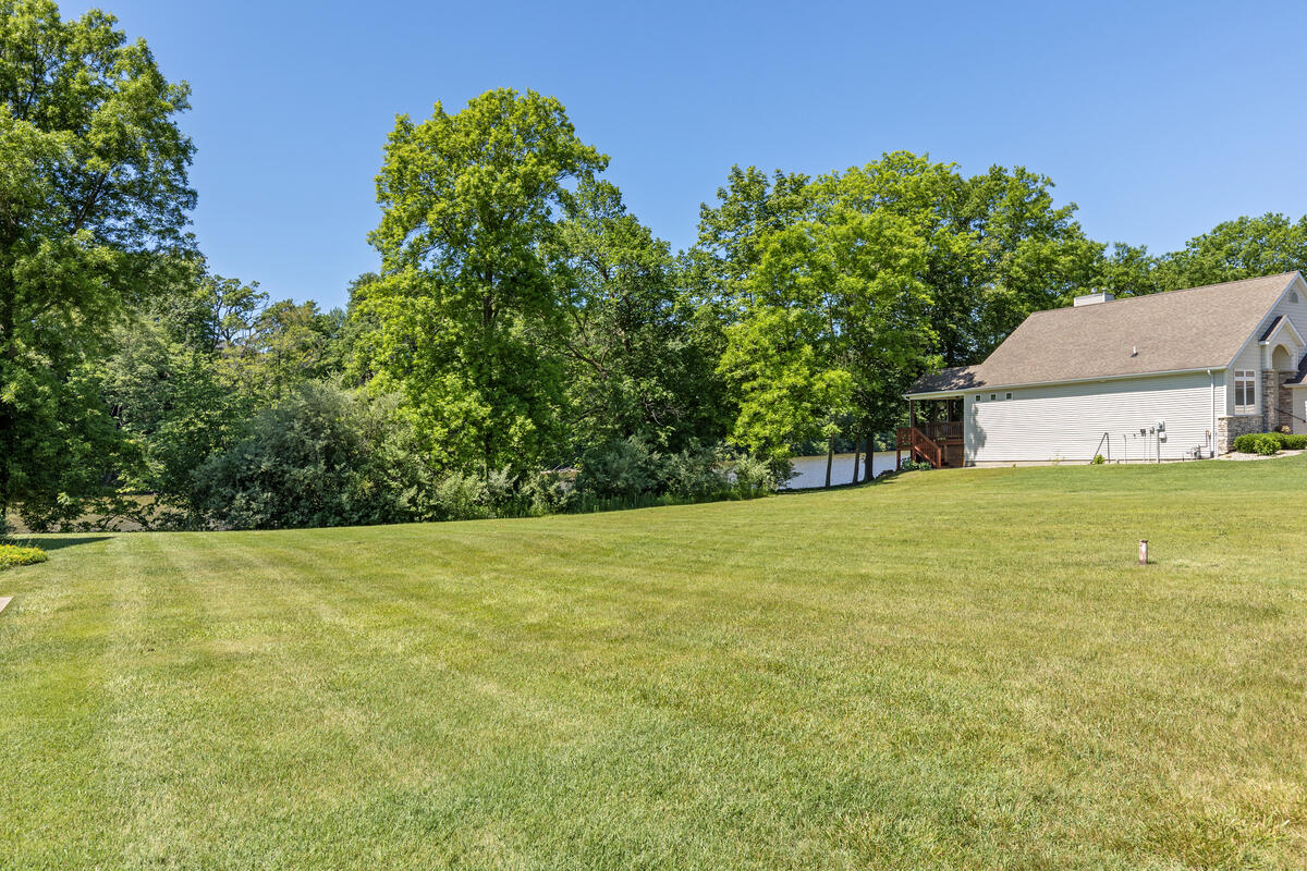 578 Swan River Drive Property Photo 9