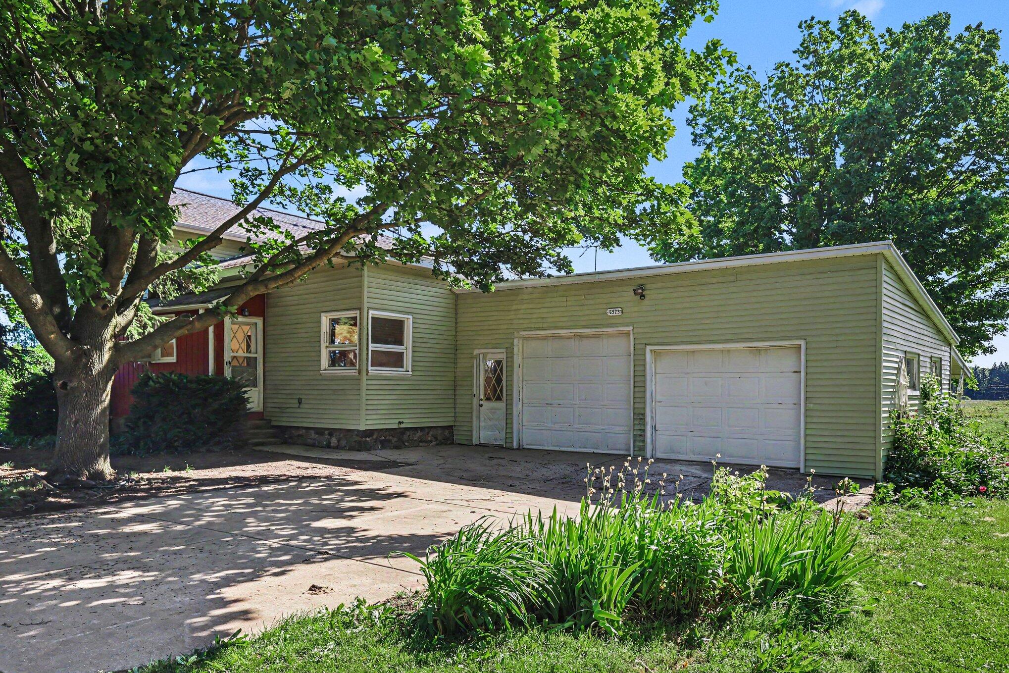 6923 Young Road Property Photo 3