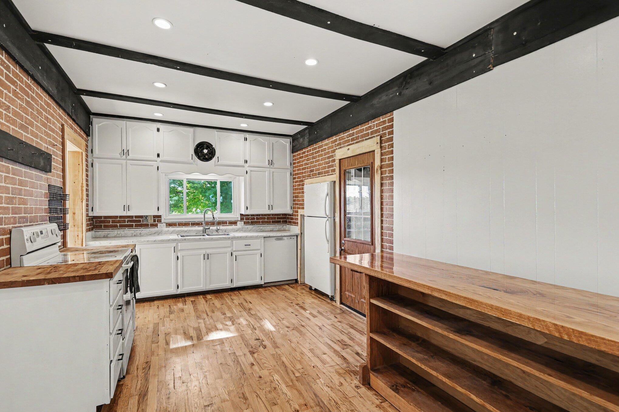 6923 Young Road Property Photo 5