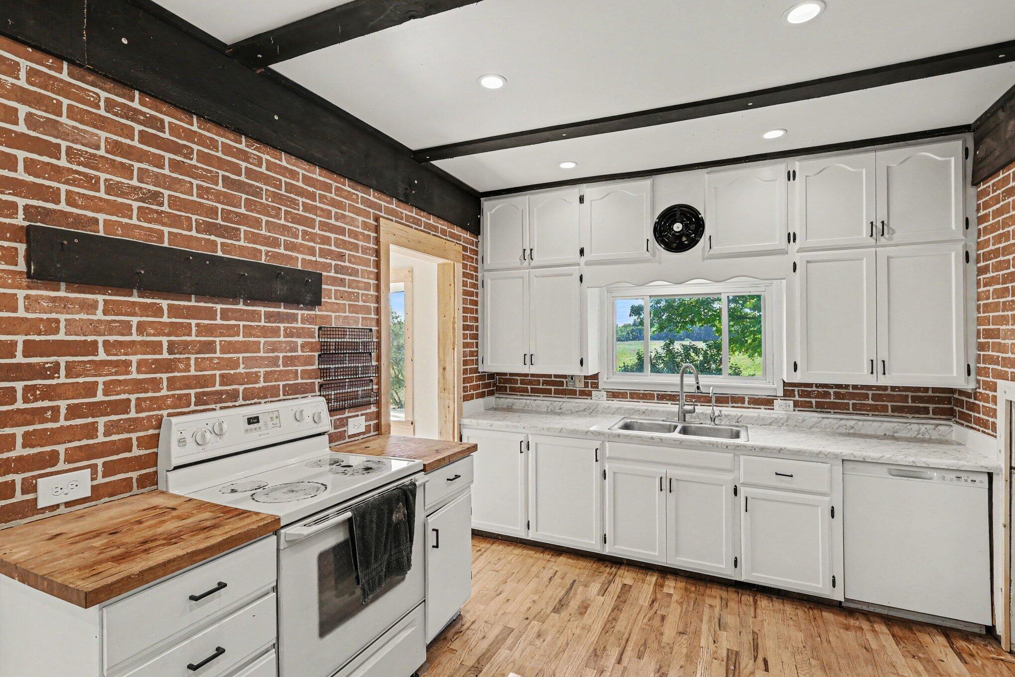6923 Young Road Property Photo 6