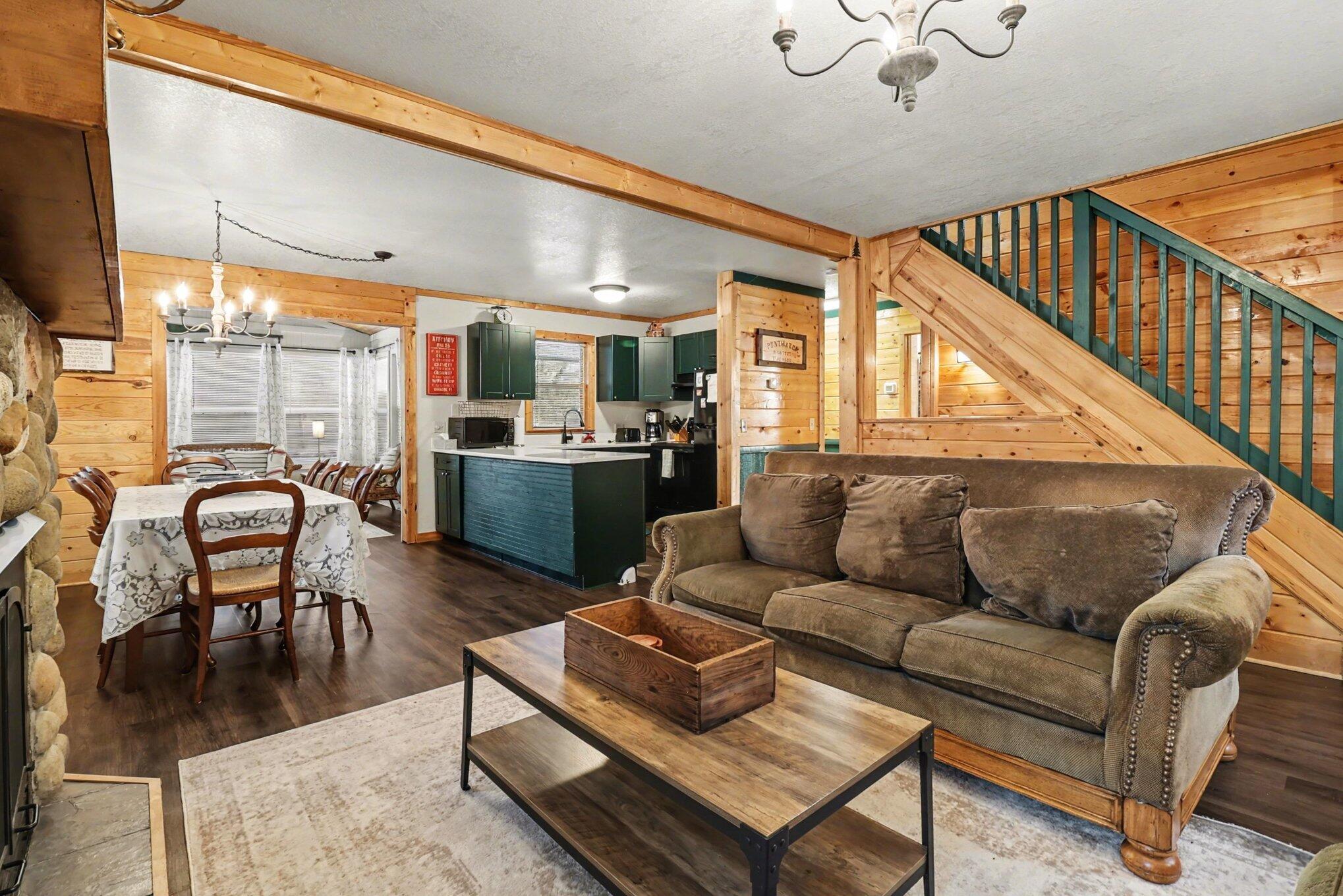 5526 W Longbridge Road Property Photo 4