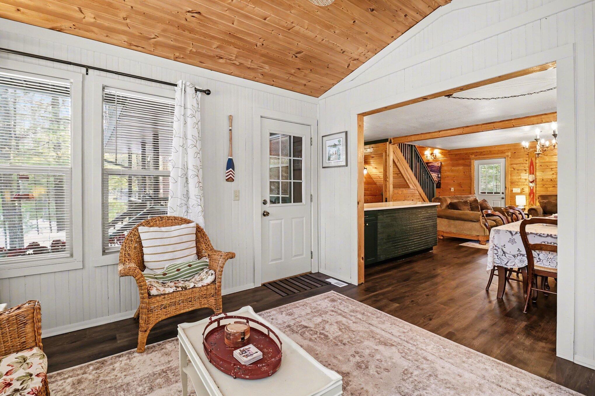 5526 W Longbridge Road Property Photo 8