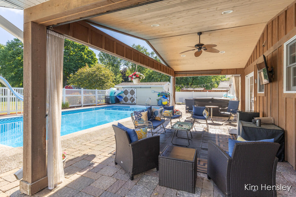 1594 Louva Court Property Photo 2
