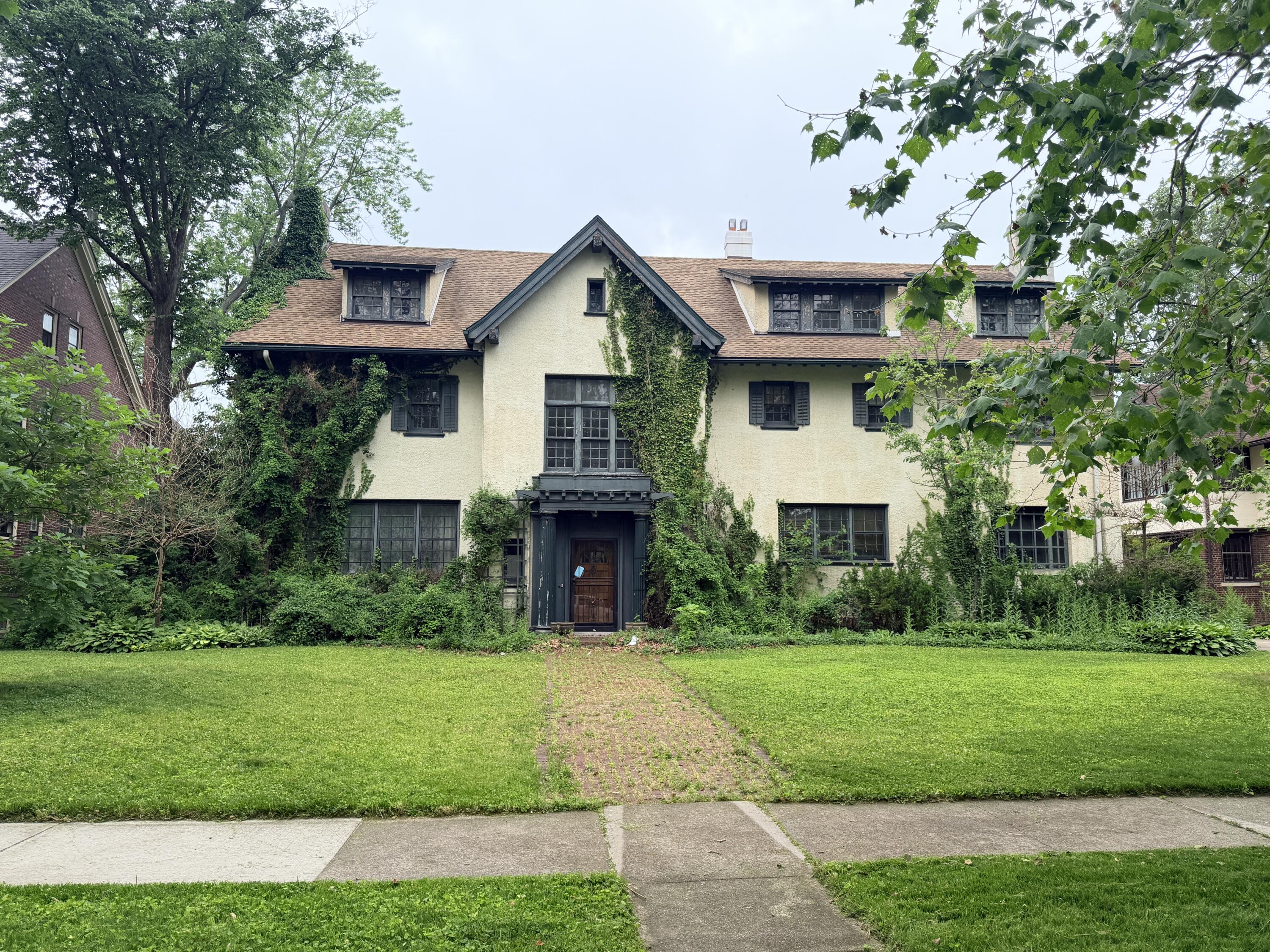 1441 Burns Street Property Photo 1