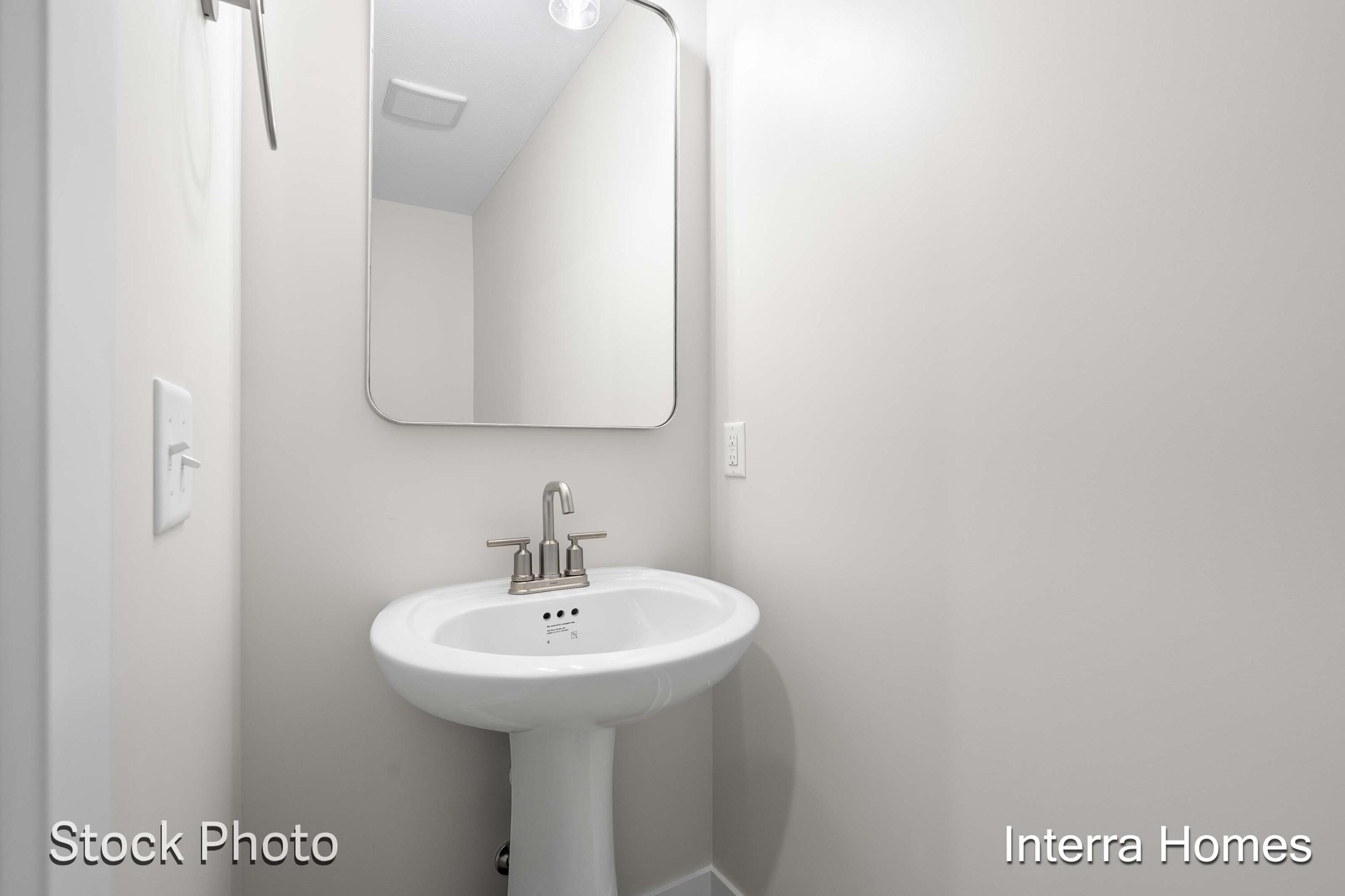1593 N Village Circle Property Photo 18