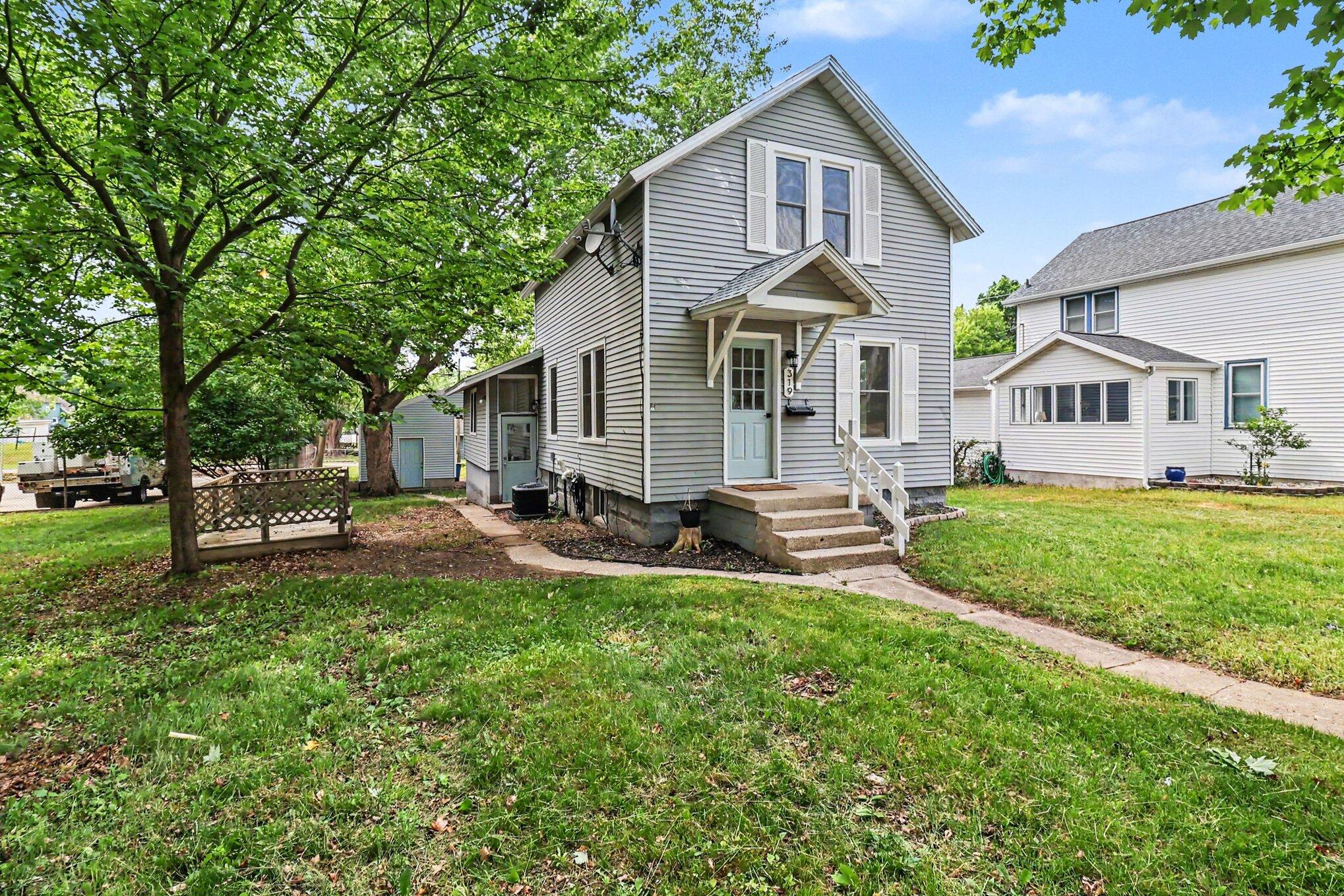 319 N Rowe Street Property Photo 1