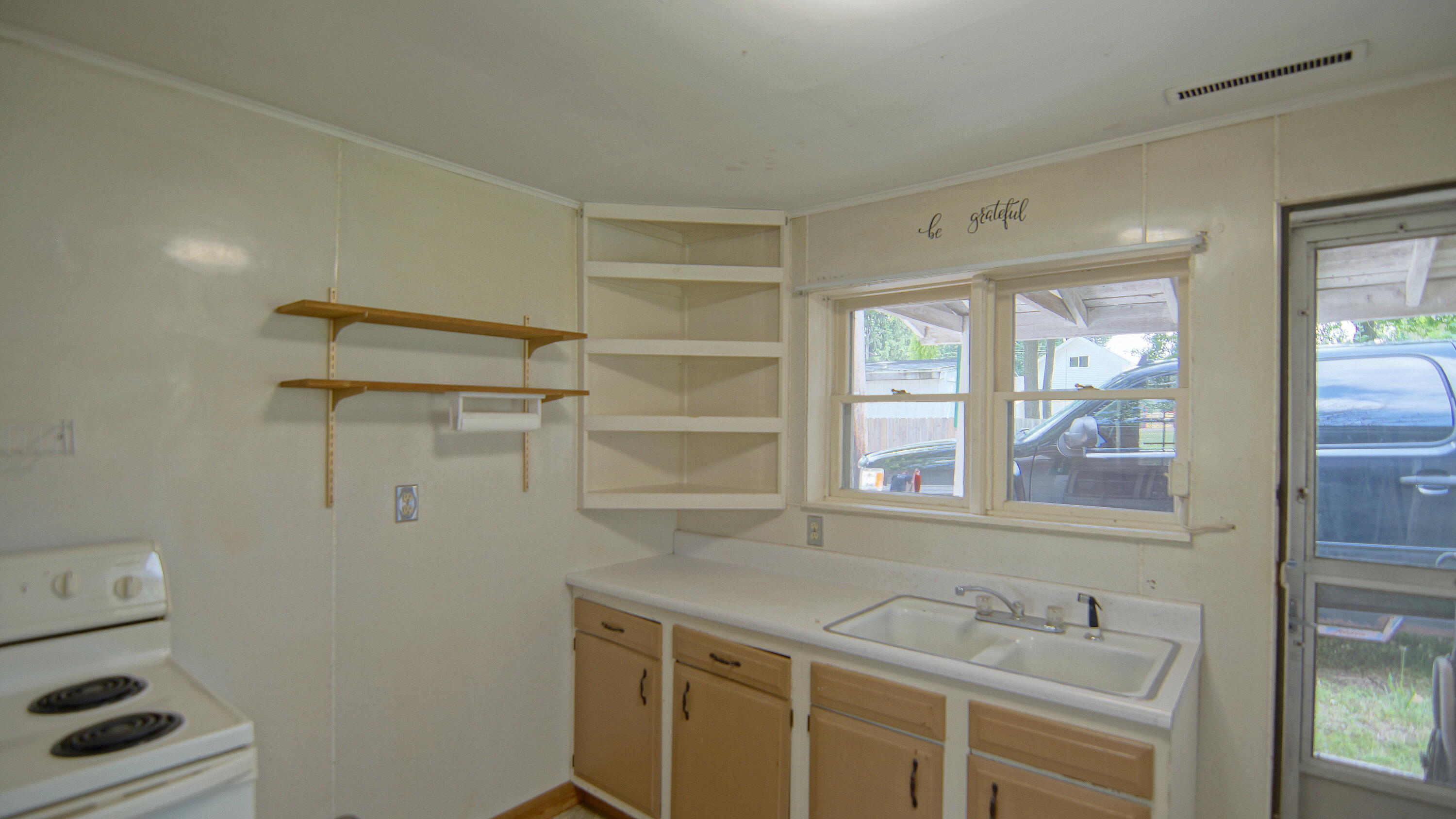 113 W 5th Street Property Photo 5