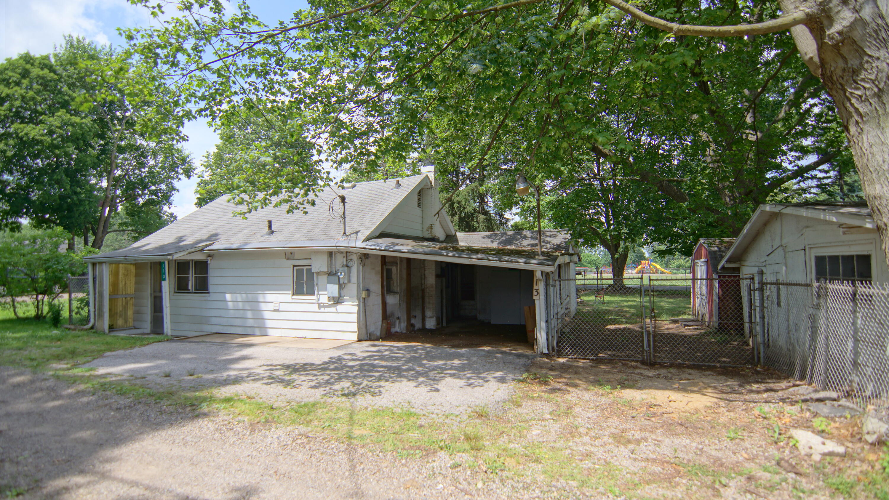 113 W 5th Street Property Photo 16