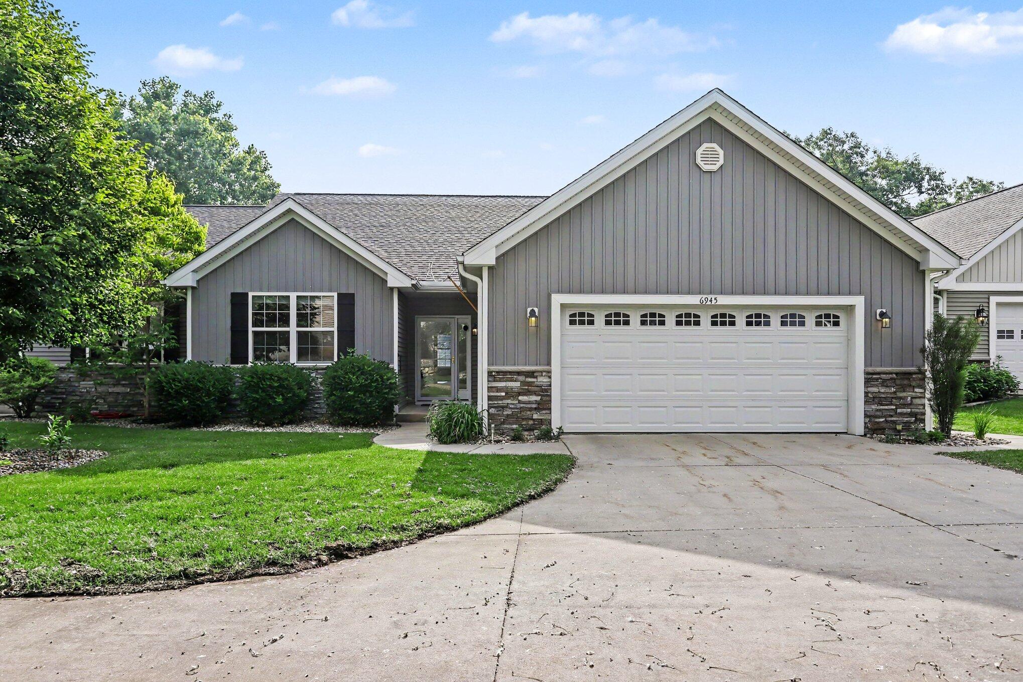 6945 Hunters Creek 62* Property Photo 1