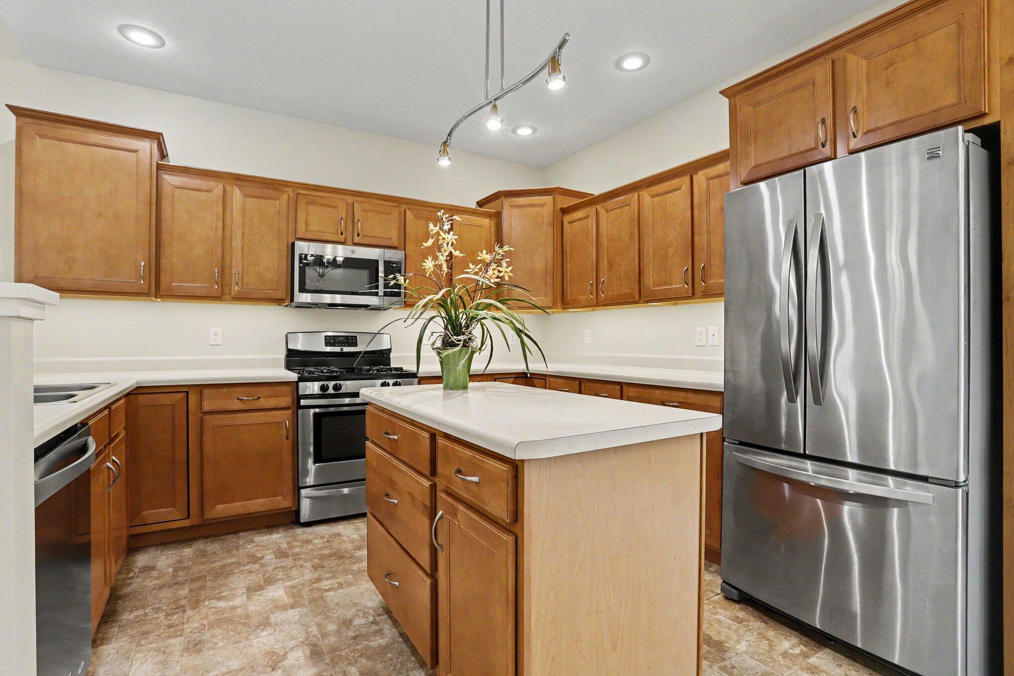 6945 Hunters Creek 62* Property Photo 9