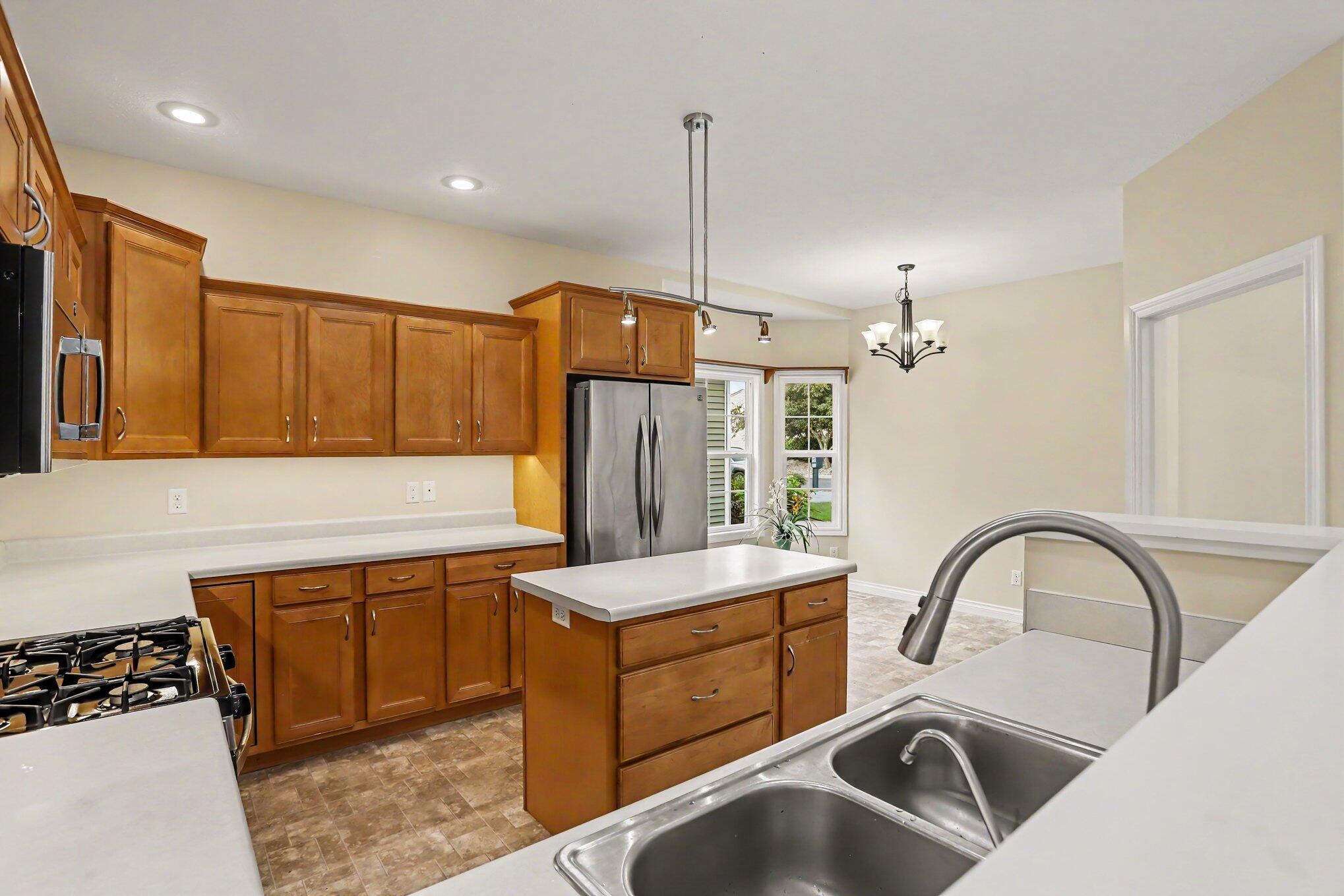 6945 Hunters Creek 62* Property Photo 10