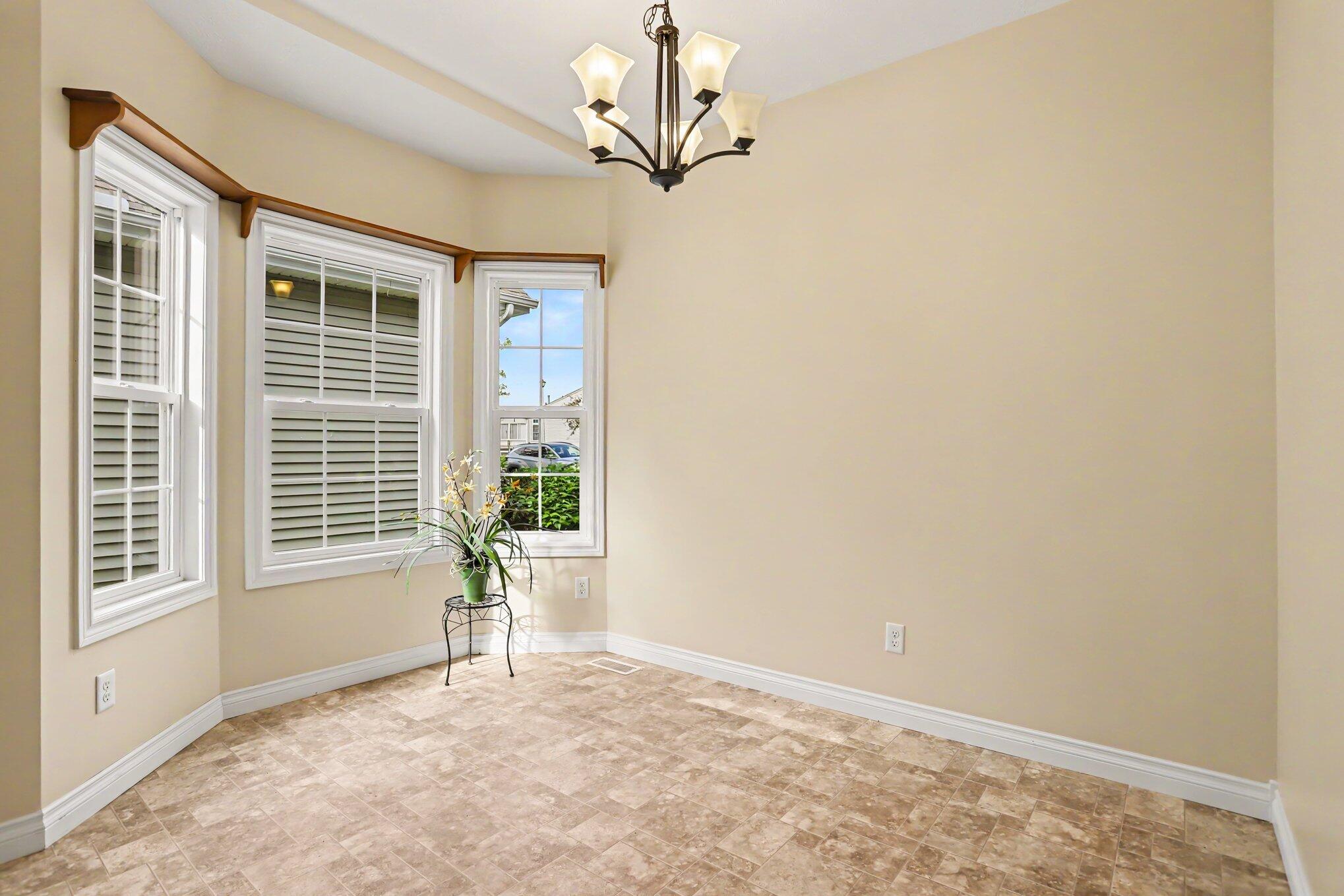 6945 Hunters Creek 62* Property Photo 11