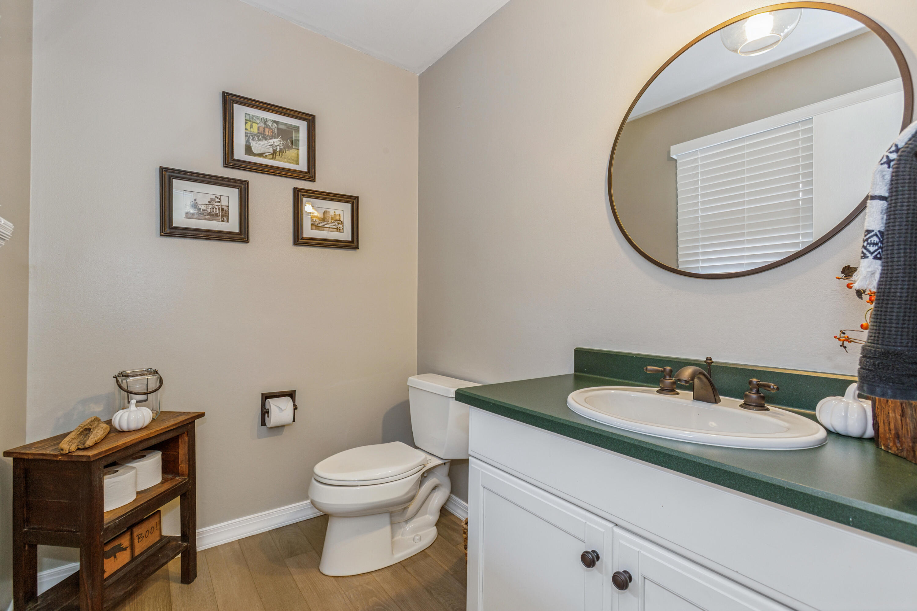 2727 S Lakeshore Drive C11 Property Photo 4