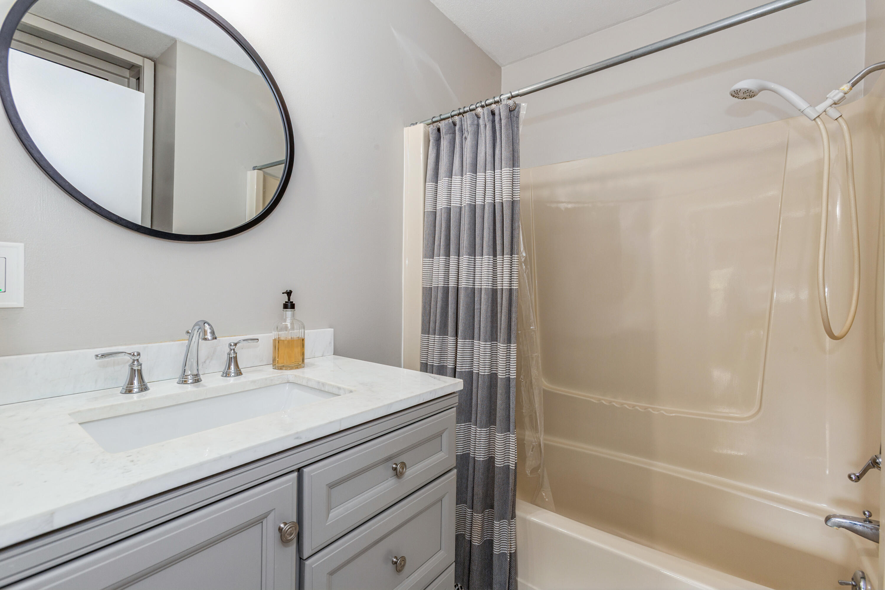 2727 S Lakeshore Drive C11 Property Photo 15