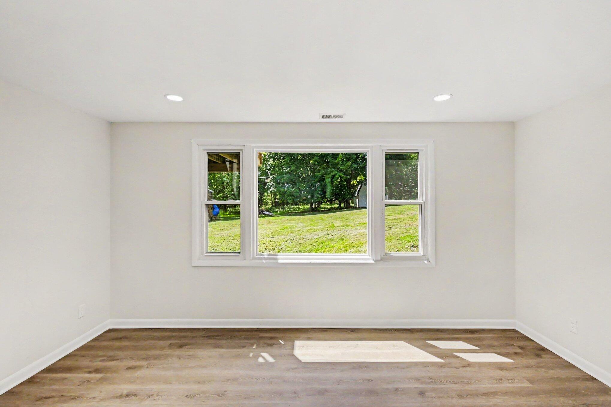 1077 Gidner Road Property Photo 7