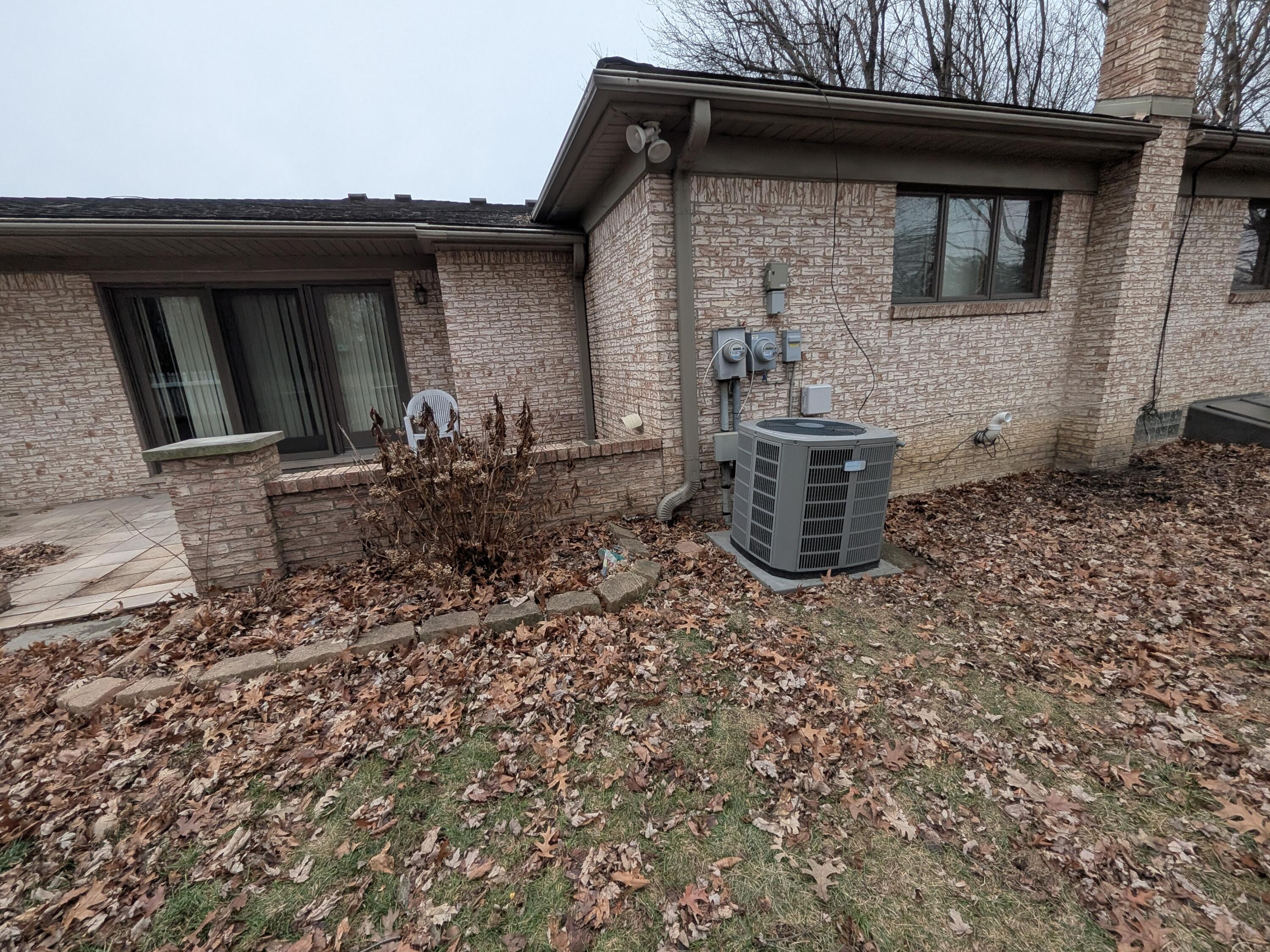 11235 Common Road Property Photo 4