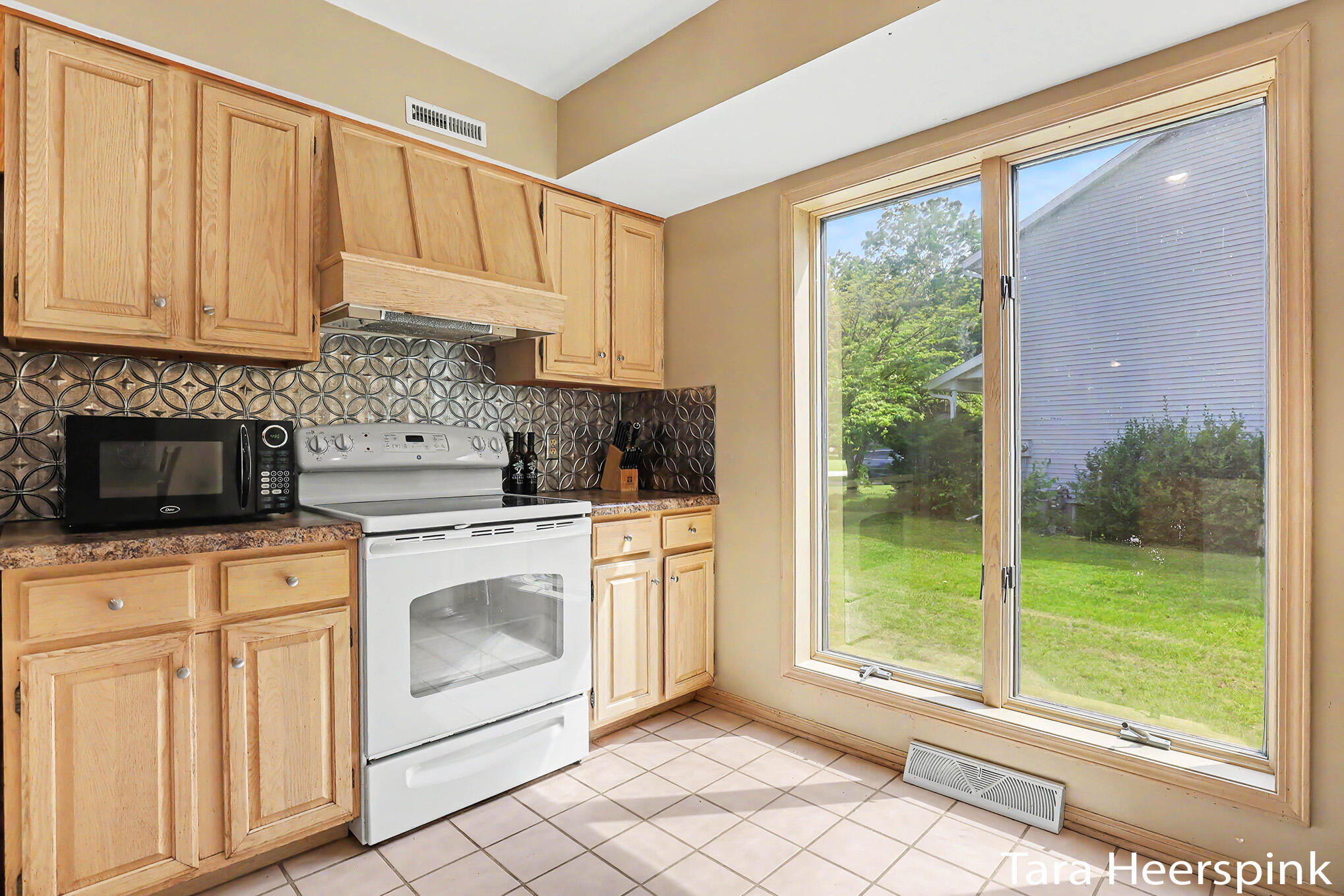6237 Arroyo Vista Drive Ne Property Photo 9
