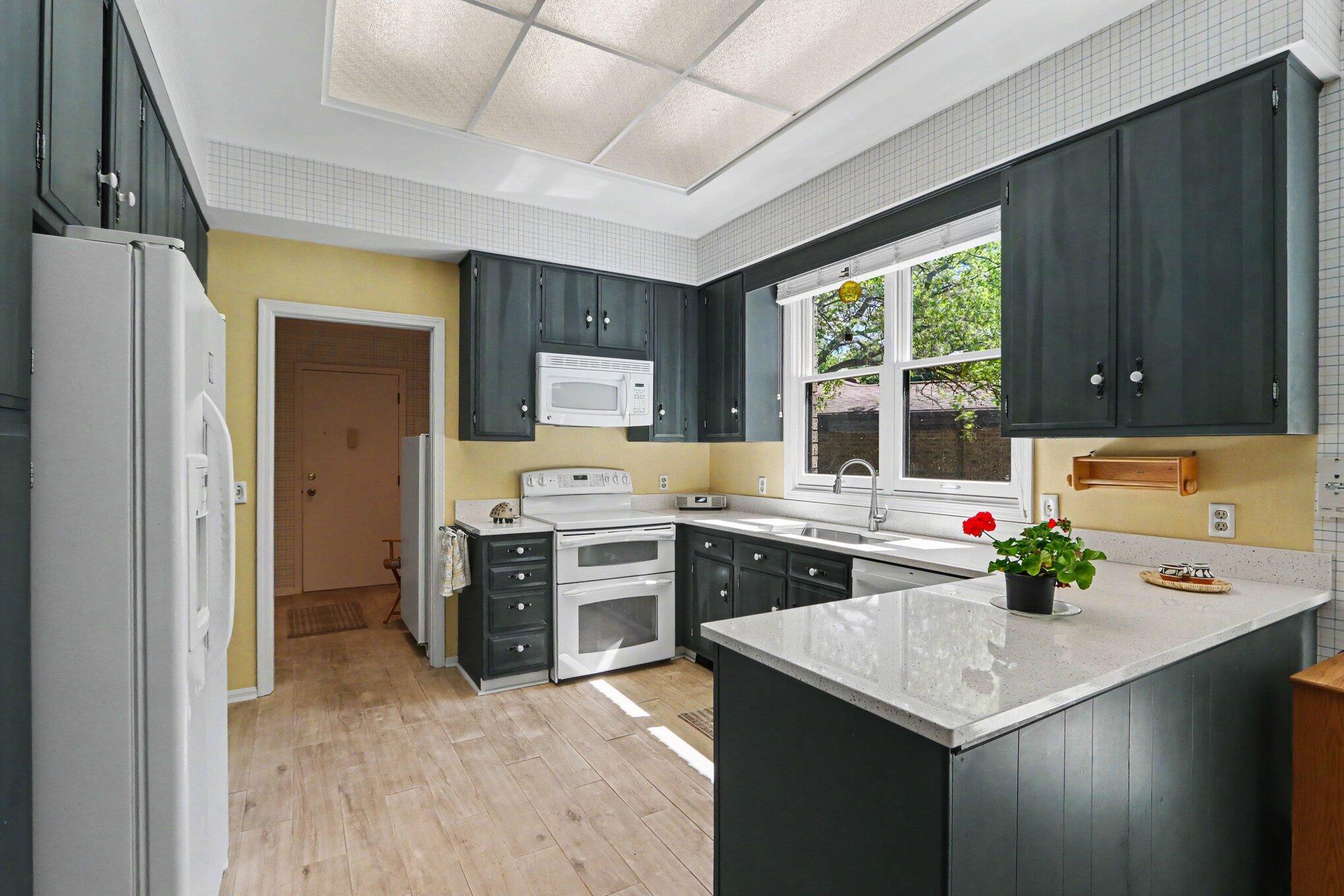 4161 Lake Terrace Drive Property Photo 11