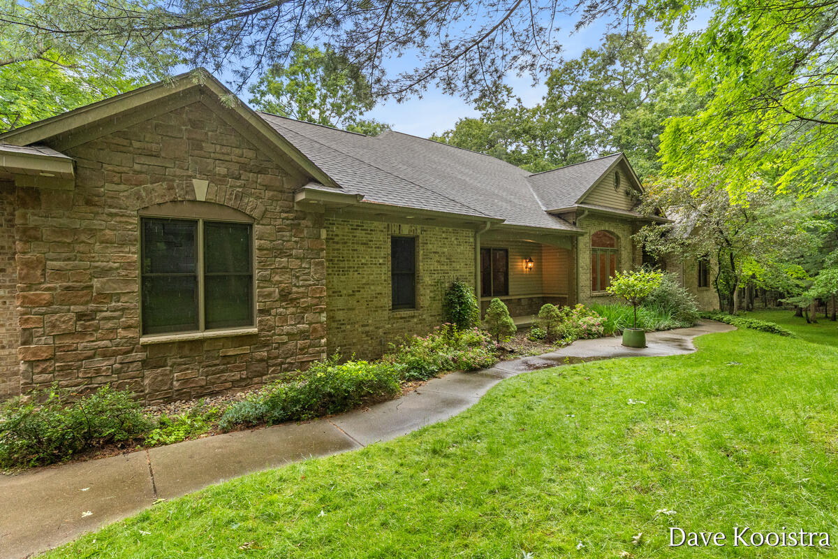 5133 Streamside Court Ne Property Photo 3