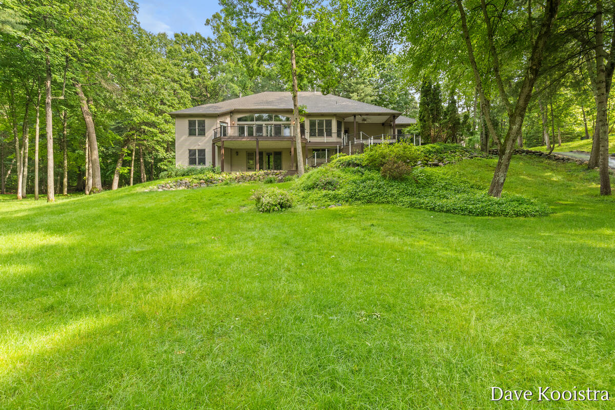 5133 Streamside Court Ne Property Photo 4