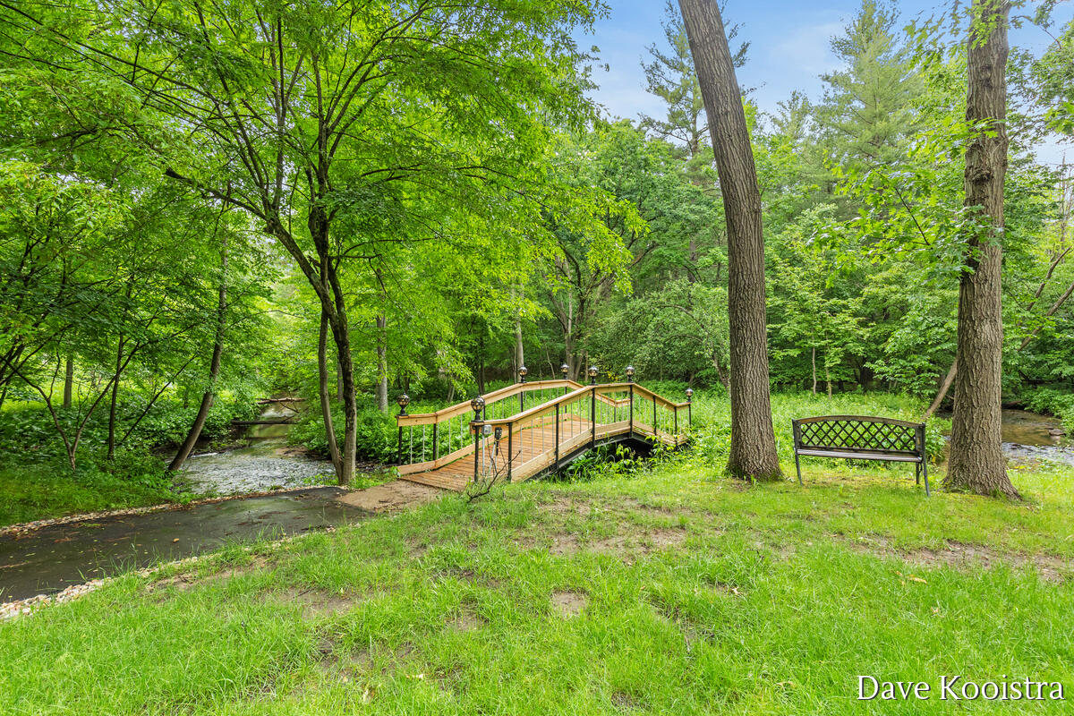 5133 Streamside Court Ne Property Photo 7