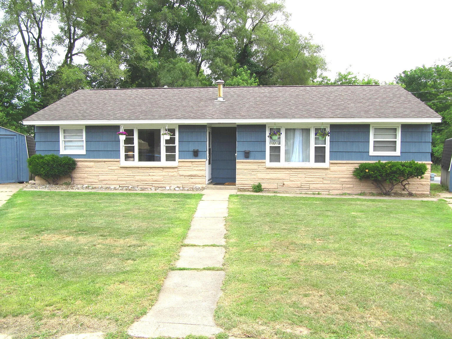 1021 Avondale Circle Property Photo 2