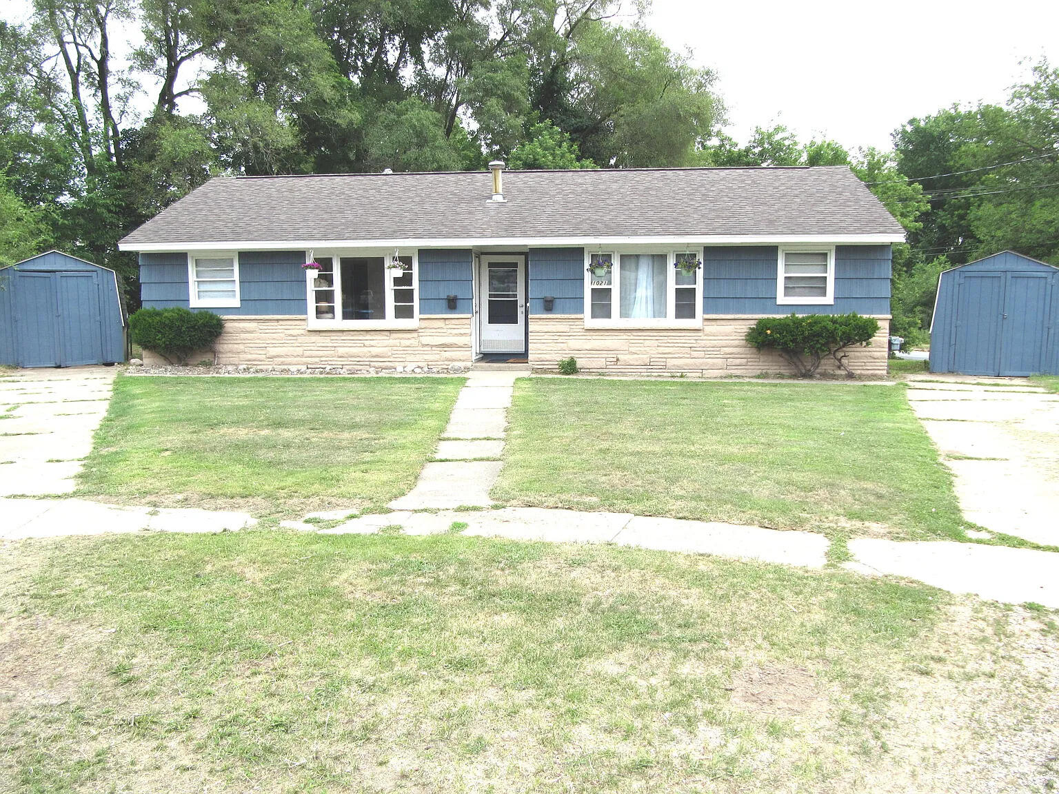 1021 Avondale Circle Property Photo 3