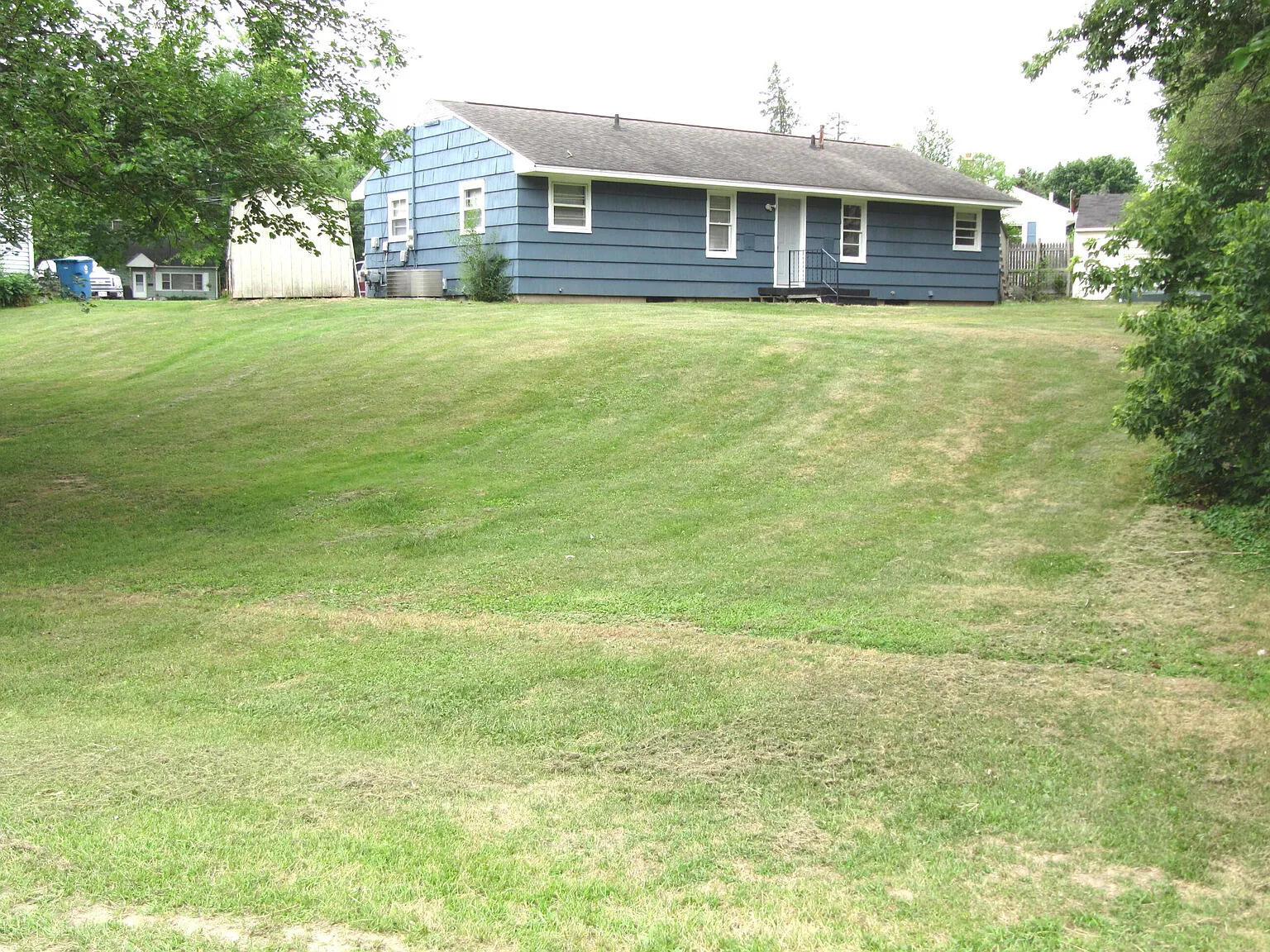 1021 Avondale Circle Property Photo 4