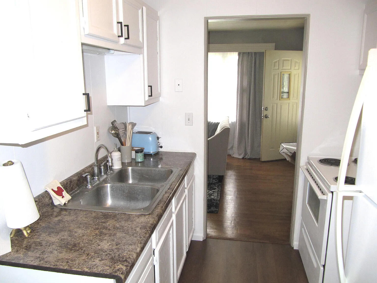 1021 Avondale Circle Property Photo 7