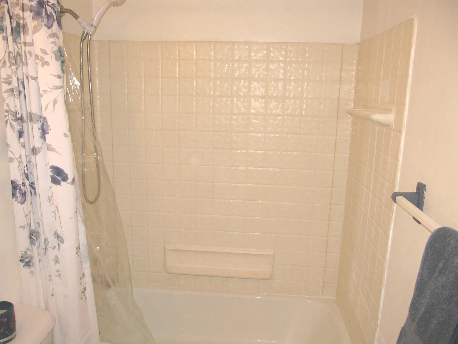 1021 Avondale Circle Property Photo 11