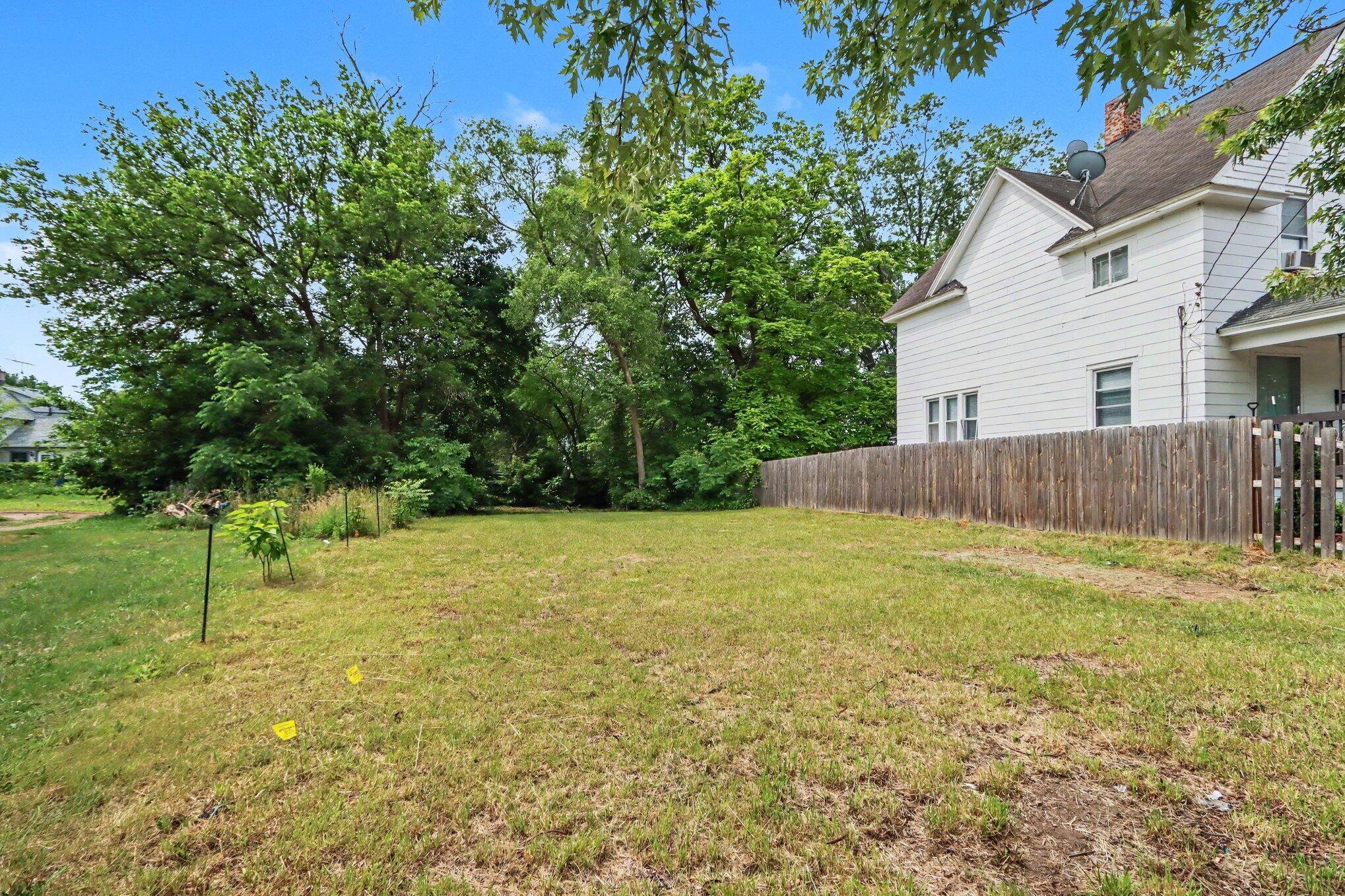 1016 E Vine Street Property Photo 1
