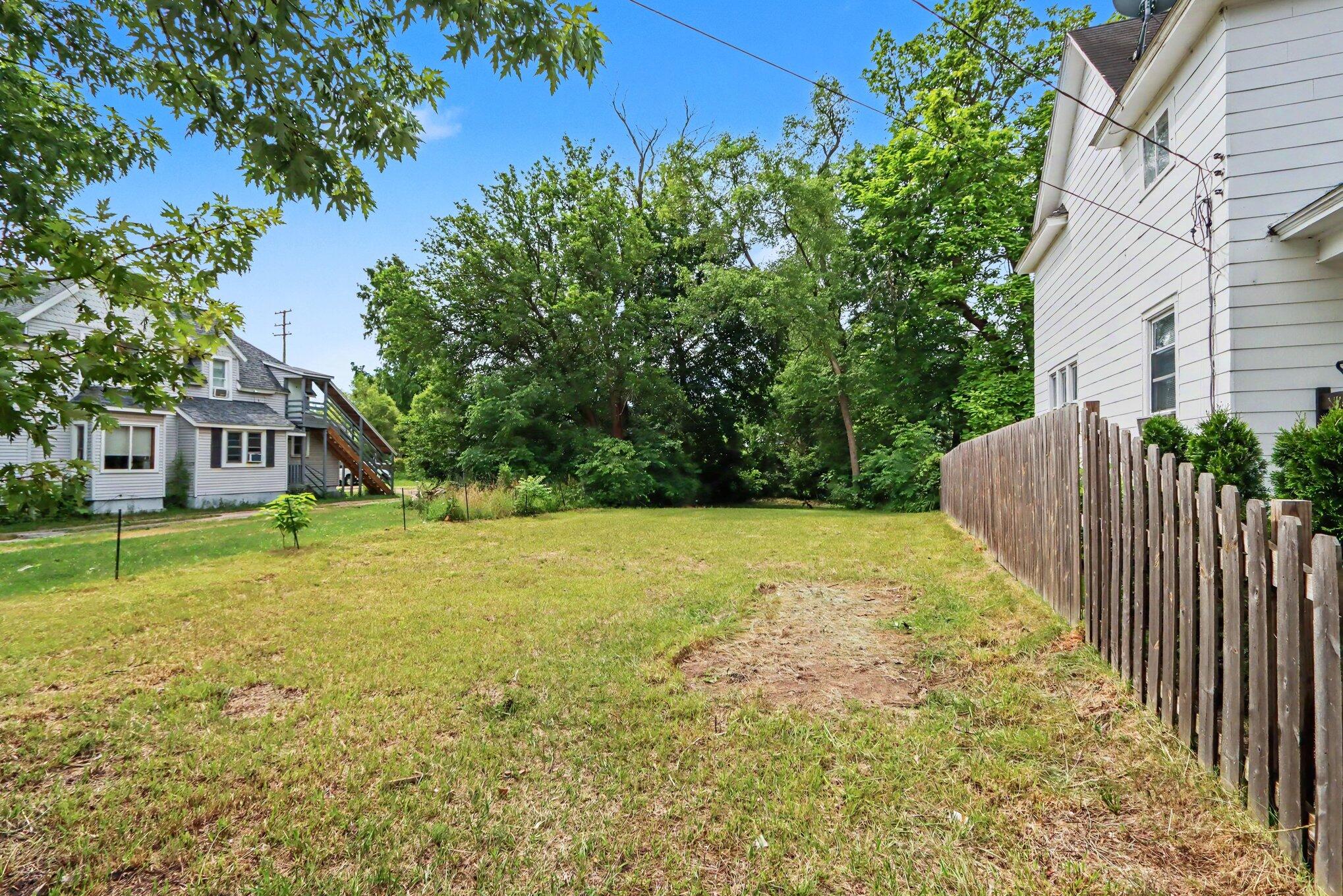 1016 E Vine Street Property Photo 2
