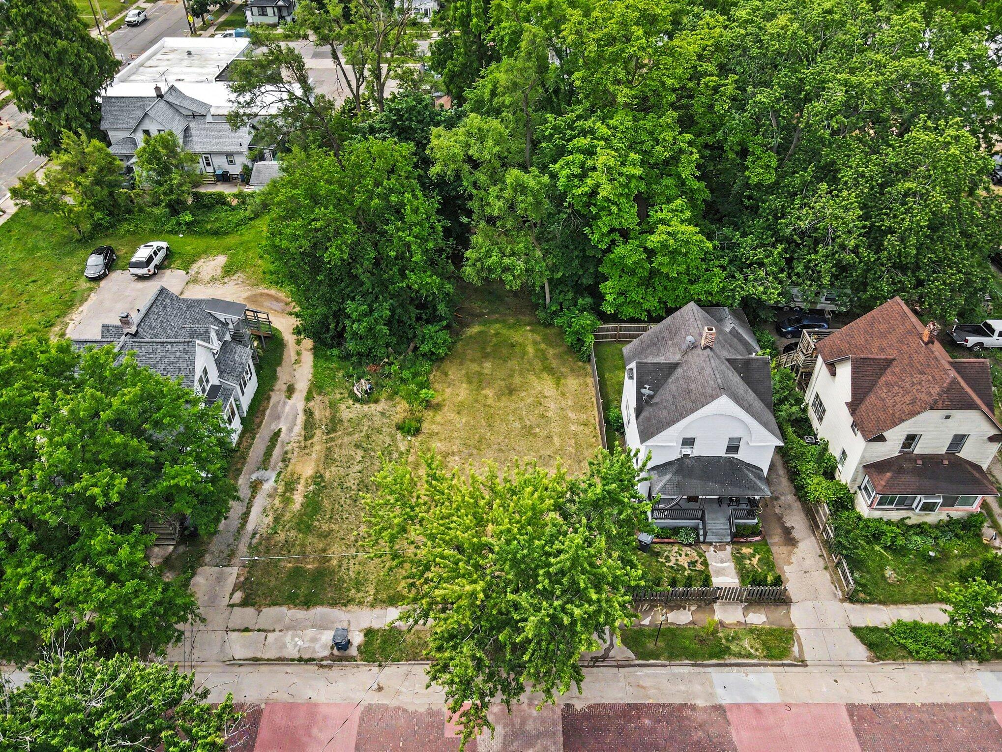 1016 E Vine Street Property Photo 6