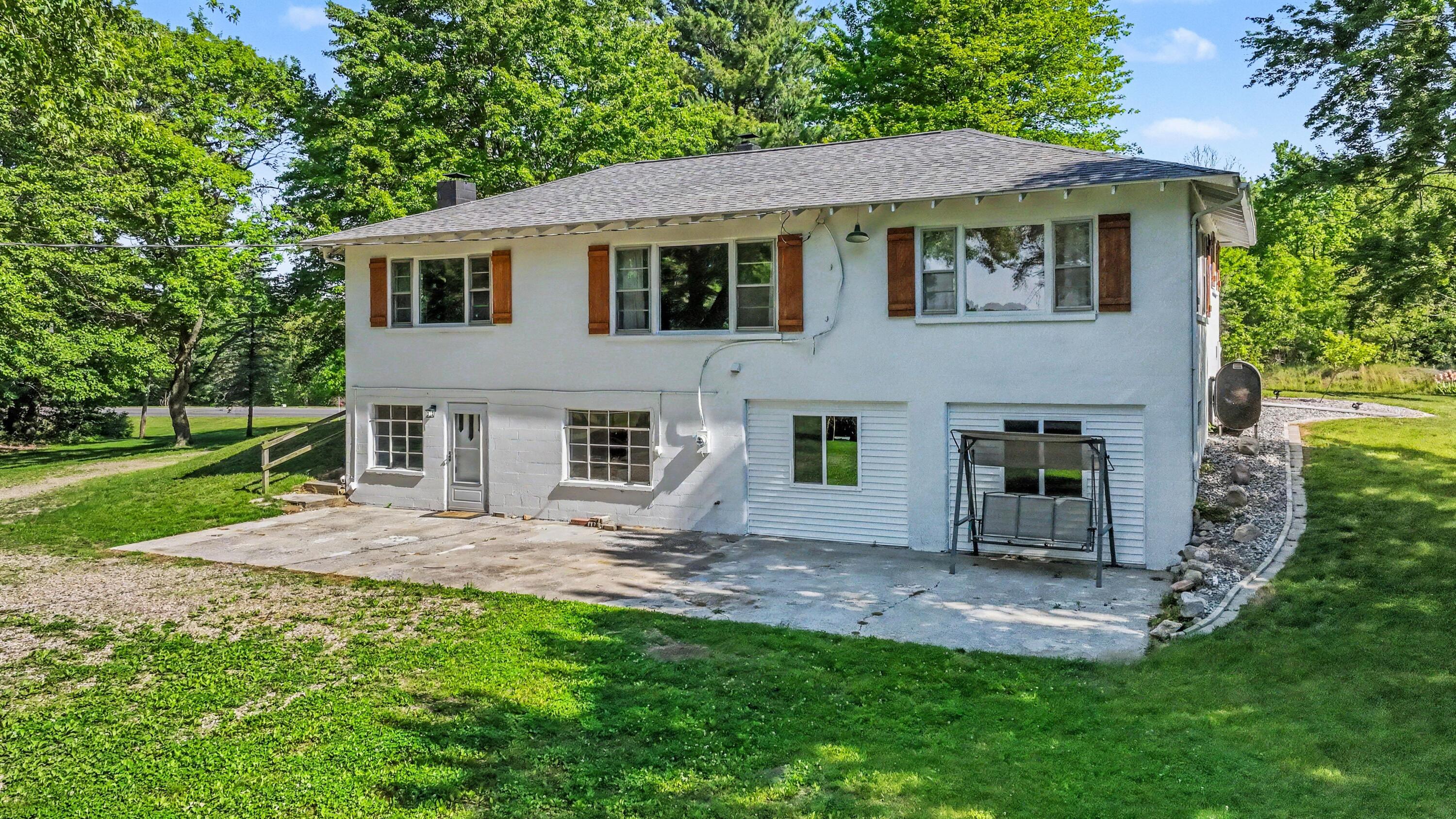 16077 M-216 Property Photo 2